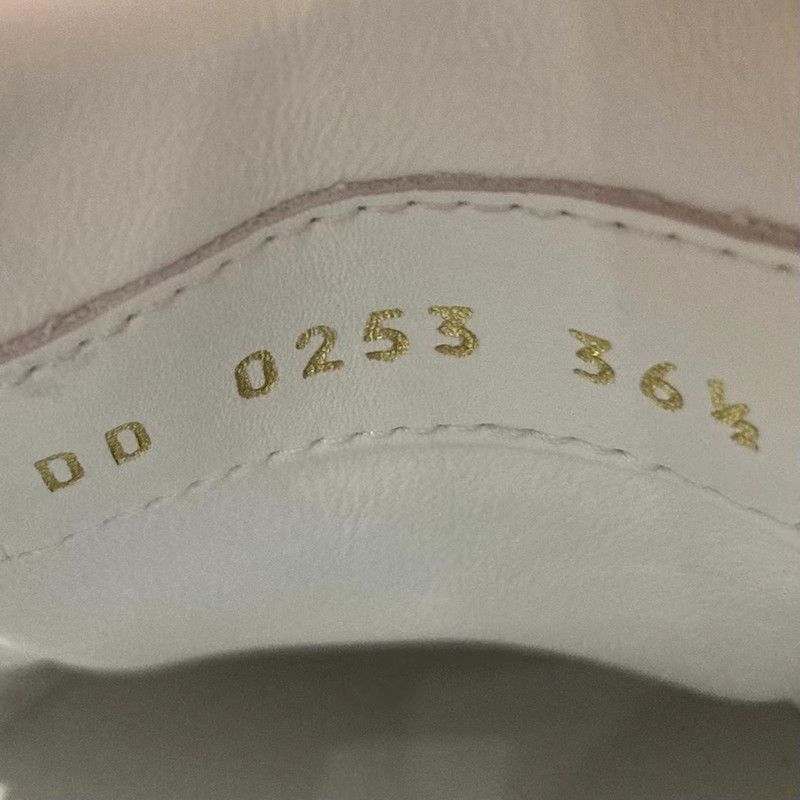 Louis Vuitton Louis Vuitton Time Out Low Top Sneakers for Women Size US 8 / IT 38 - 5 Thumbnail