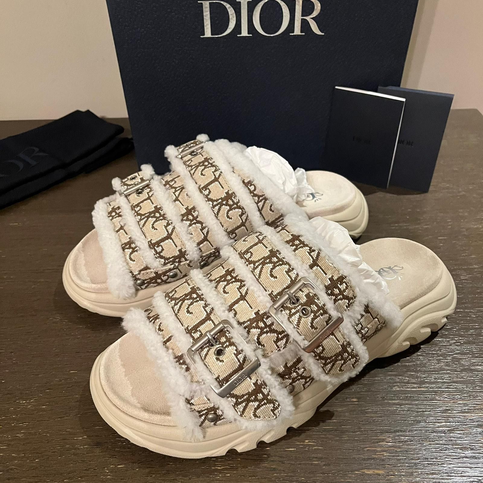 Dior × Travis Scott H-Town Sandals Shearling Embroidered in Ivory/White/Brown Size US 8 / EU 41 - 13 Thumbnail