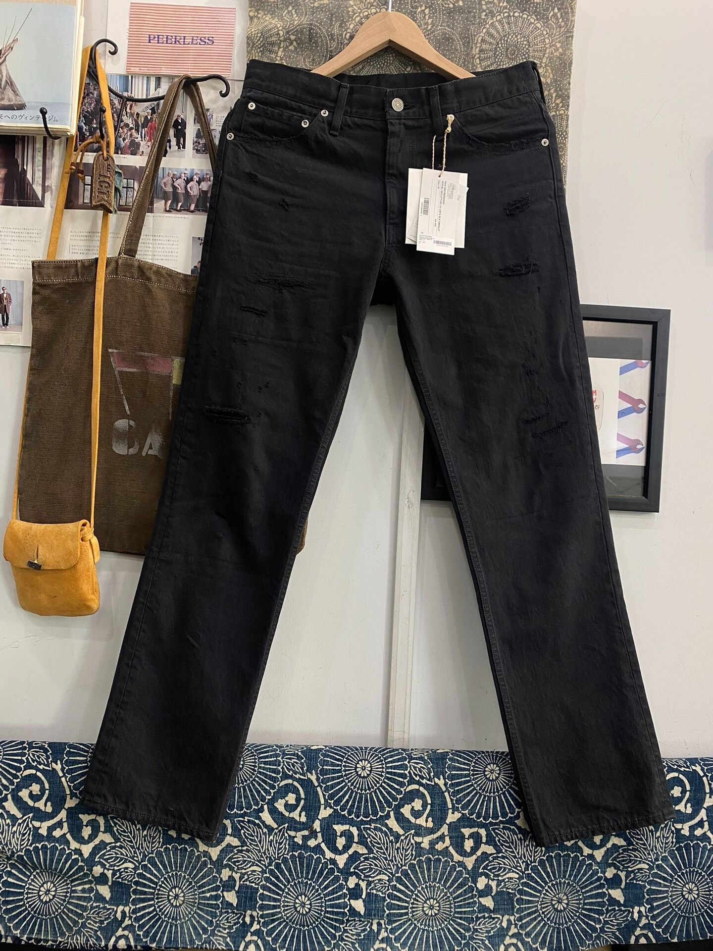 Visvim visvim black damaged wash straight jeans Size US 32 / EU 48 - 1 Thumbnail