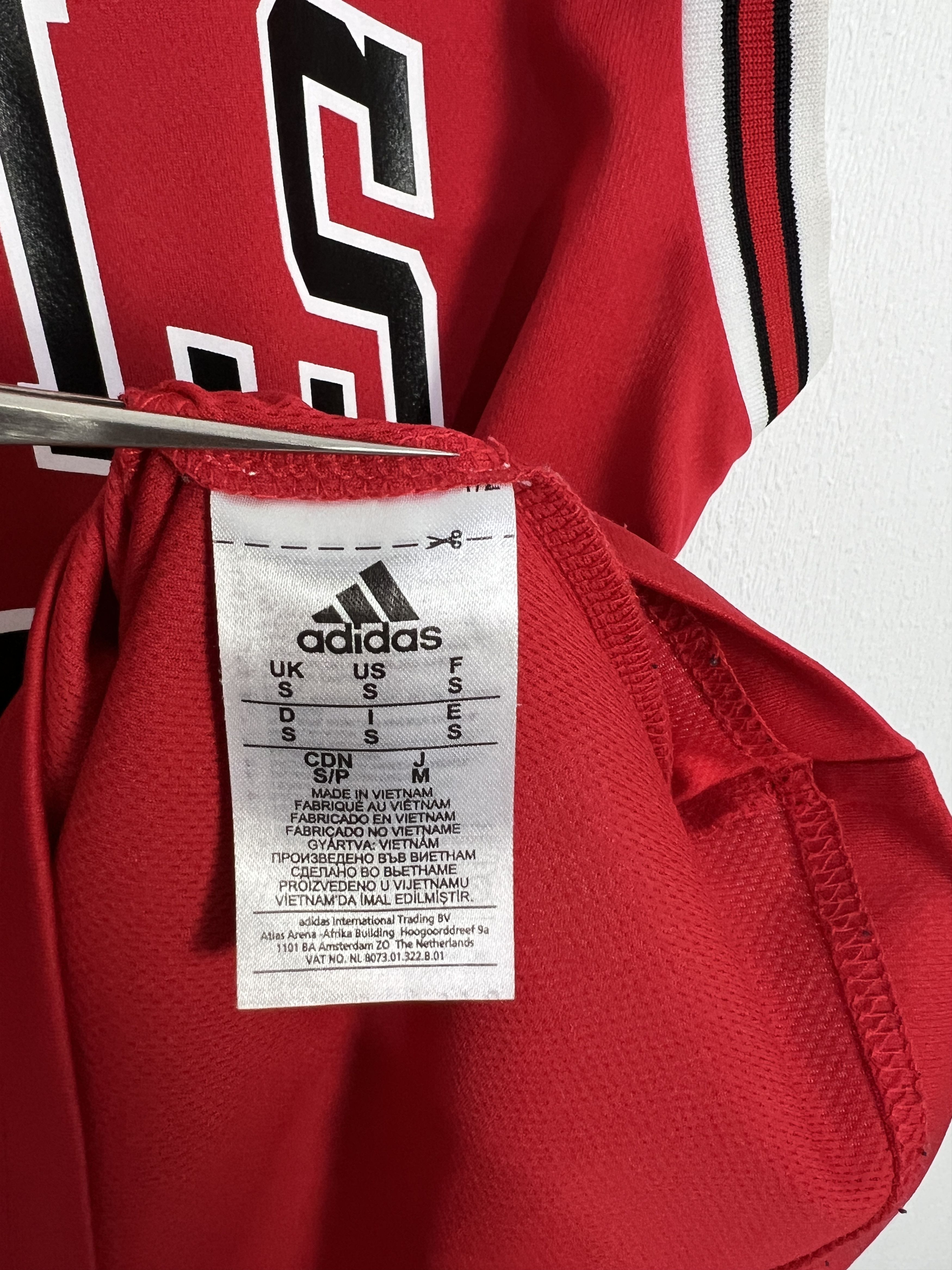 Adidas Vintage Adidas Chicago Bulls NBA #3 Wade Jersey Mens Shirt Size US S / EU 44-46 / 1 - 8 Thumbnail