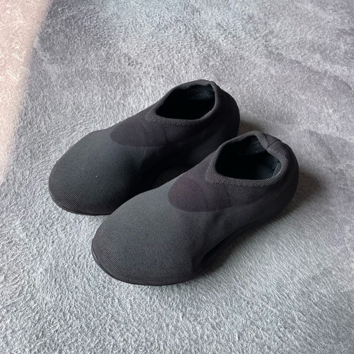 Yeezy Yeezy Running Black Lowtop Sneakers 40 Men Size US 7.5 / EU 40-41 - 1 Thumbnail