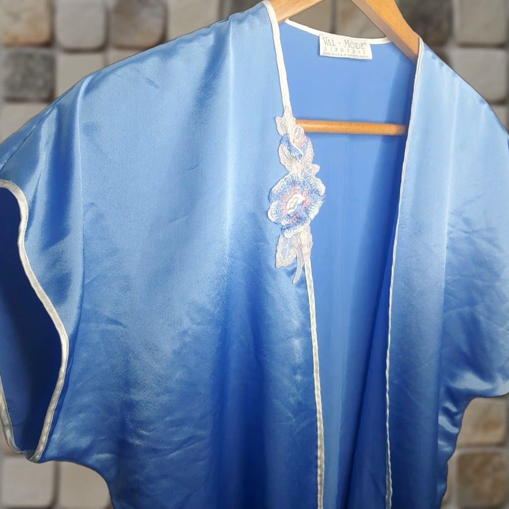 Vintage VINTAGE Val Mode Robe Women Medium Lingerie Floral Satin Blue Lounge Sleepwear Sexy Lounge Wear Satin Robe Womens Size ONE SIZE - 1 Thumbnail