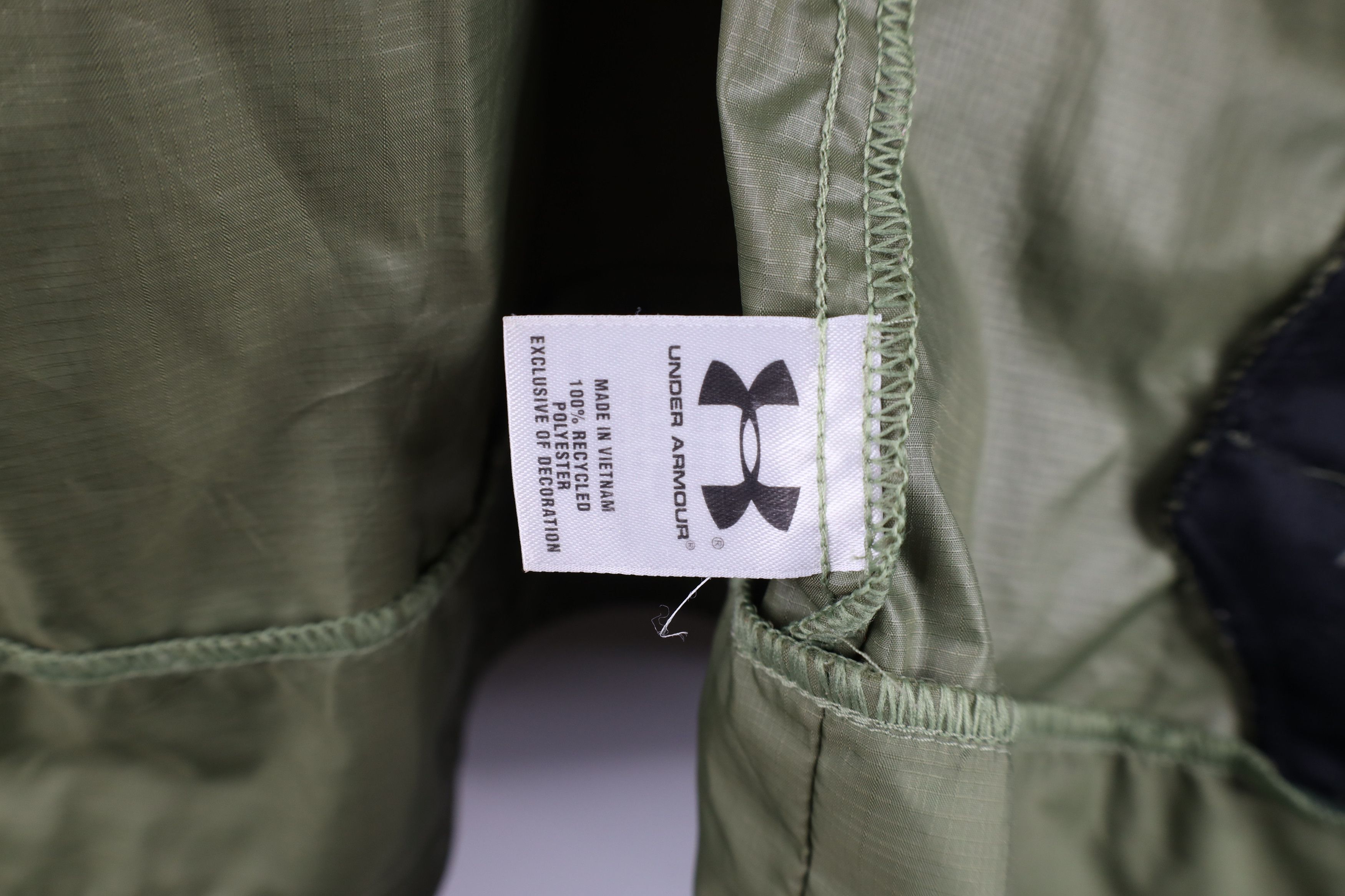 Under Armour Vintage Under Armour Full Zip Hooded Windbreaker Jacket Size L / US 10 / IT 46 - 11 Thumbnail