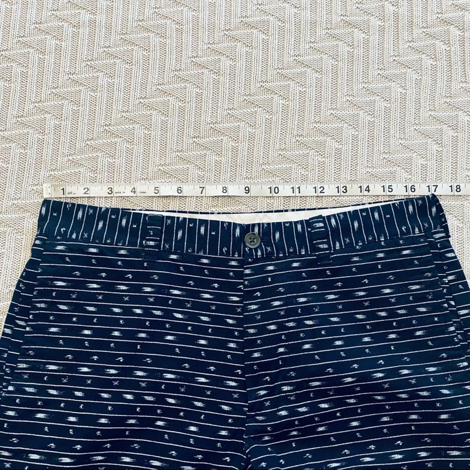 J.Crew J Crew navy patterned shorts Size US 33 - 5 Thumbnail