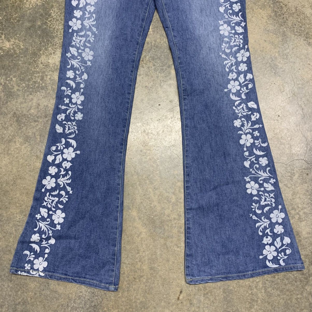 Japanese Brand Vintage Floral Flare Jeans Y2K Japanese Aesthetic Denim Size 26" / US 2 / IT 38 - 5 Thumbnail