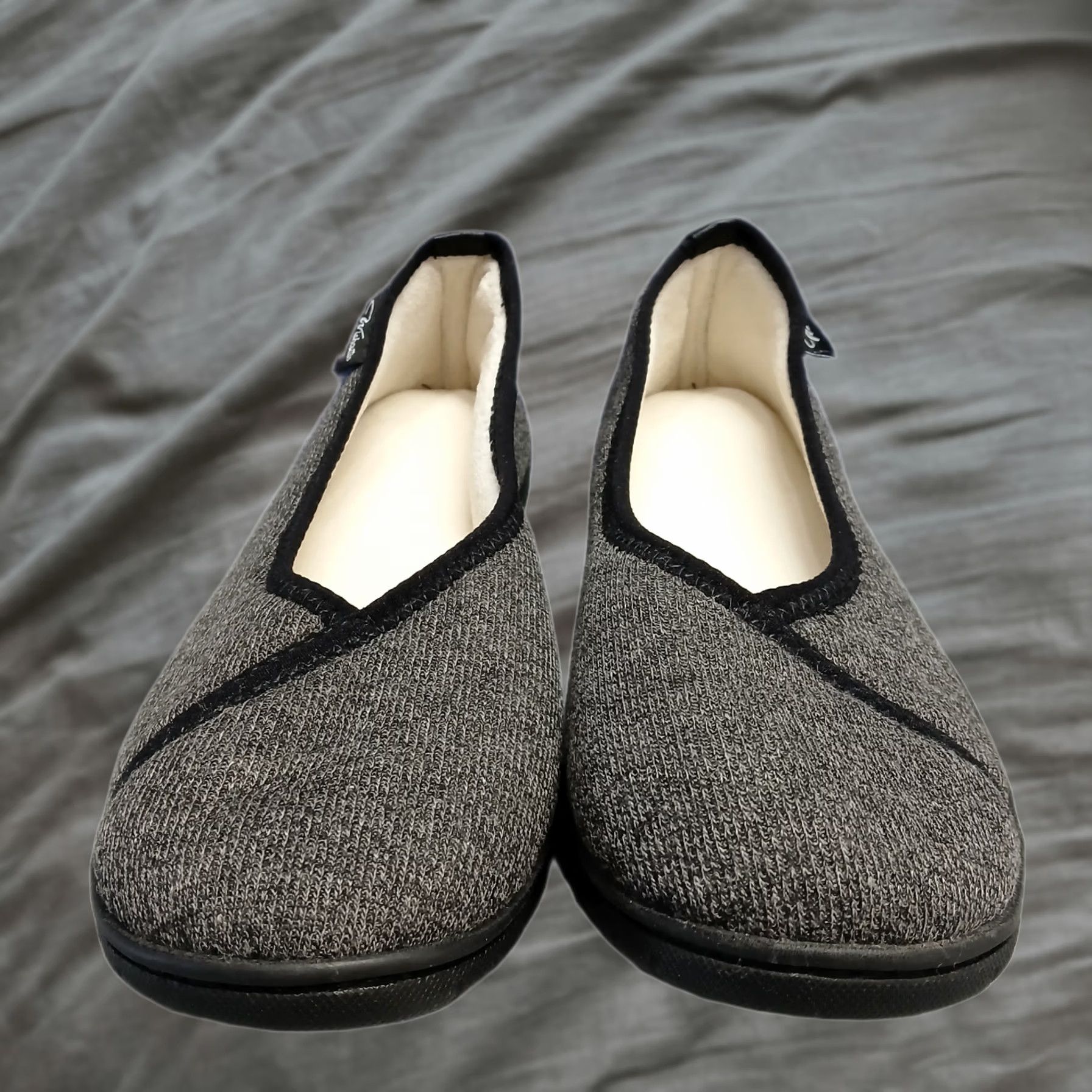 Vintage Wishcotton Womens Size 8 Slippers Black Gray Casual Knit Slip-On Comfort Shoes Size ONE SIZE - 1 Thumbnail