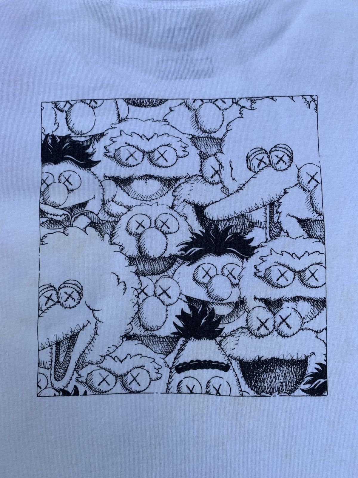 Cartoon Network × Kaws × Uniqlo Uniqlo x Kaws Sesame Street Pocket Graphic Top Size S / US 4 / IT 40 - 6 Thumbnail