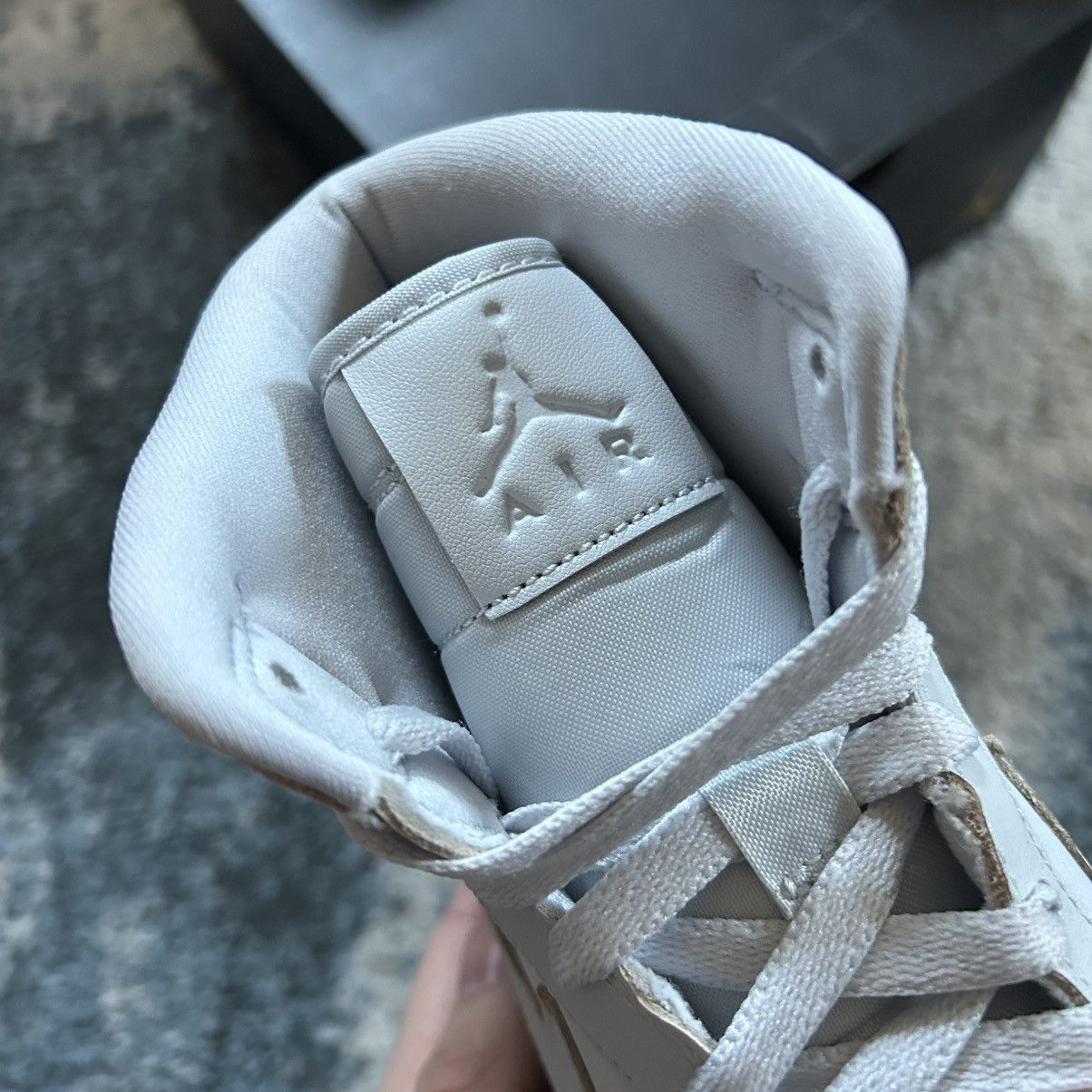 Jordan Brand AA3993-030 2018 AJ1 HiGH PREMiUM PURE PLATiNUM DESERT SAND Size US 9 / EU 42 - 9 Thumbnail