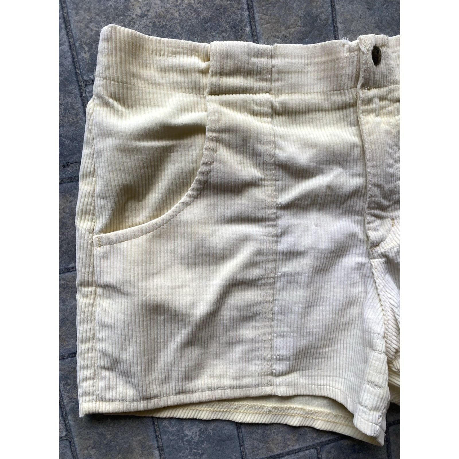 Ocean Pacific VINTAGE Ocean Pacific Corduroy Shorts Women’s 36 Yellow Made In USA Size 25" / US 0 / IT 36 - 2 Thumbnail