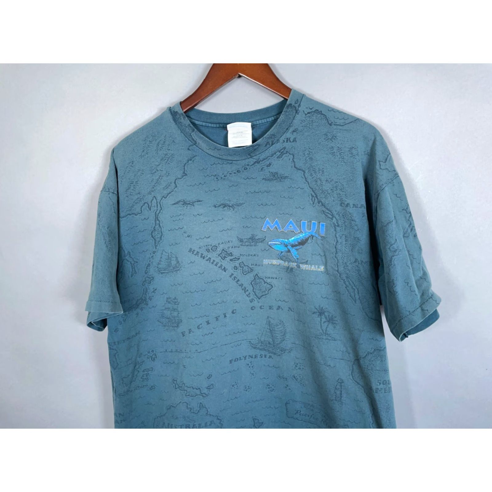 Hanes VINTAGE Hanes T-Shirt Maui Humpback Whale Map Graphic Short Sleeve Adult XL Blue 90s Nautical Animals Mens Size US XL / EU 56 / 4 - 3 Thumbnail