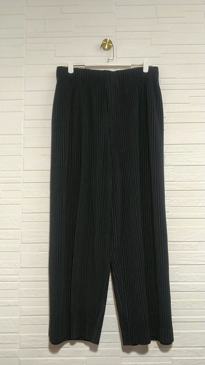 Issey Miyake Issey Miyake size:2 Black pleated trousers Size 22" - 1 Thumbnail