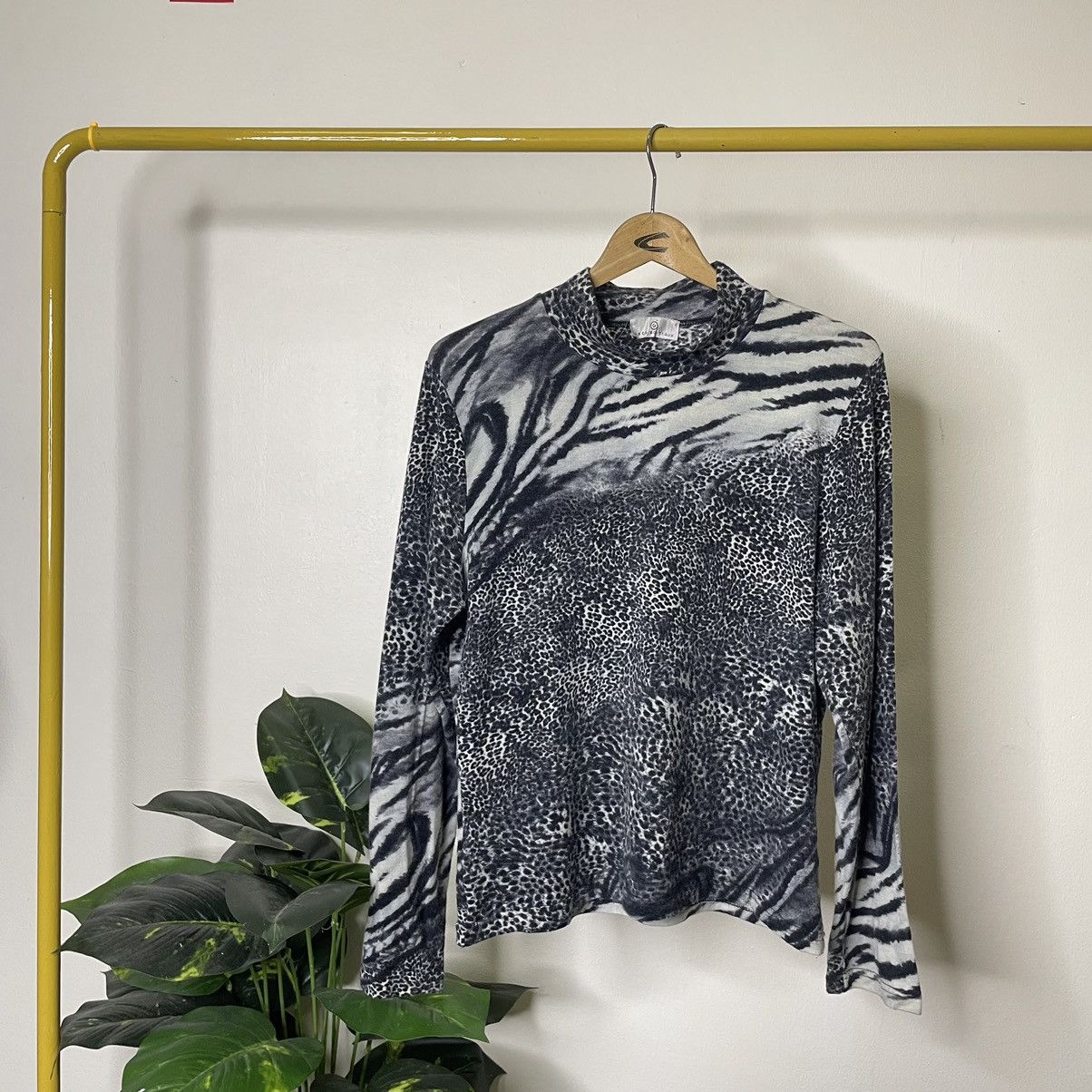 Other Gres Boutique Leopard Turtle Neck Acrylic Wool Made in Italy Size S / US 4 / IT 40 - 1 Thumbnail