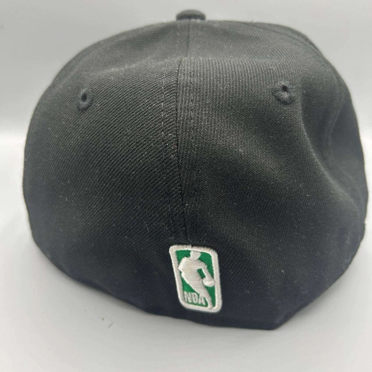New Era Boston Celtics Hat Men 7 3/8 Black Embroidered NBA Fitted Size ONE SIZE - 7 Thumbnail