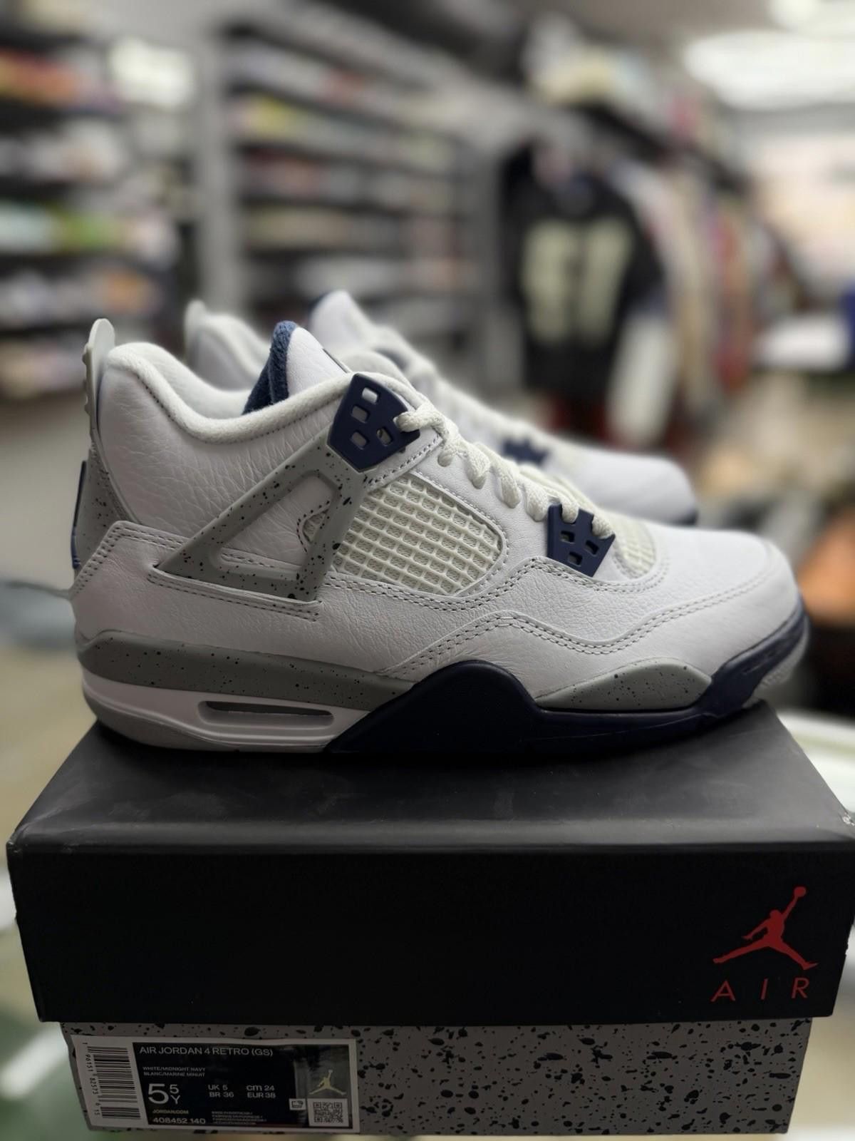 Jordan Brand Jordan 4 Retro Midnight Navy (GS) 408452-140 Size 5.5Y Size US 5.5 / EU 38 - 2 Thumbnail