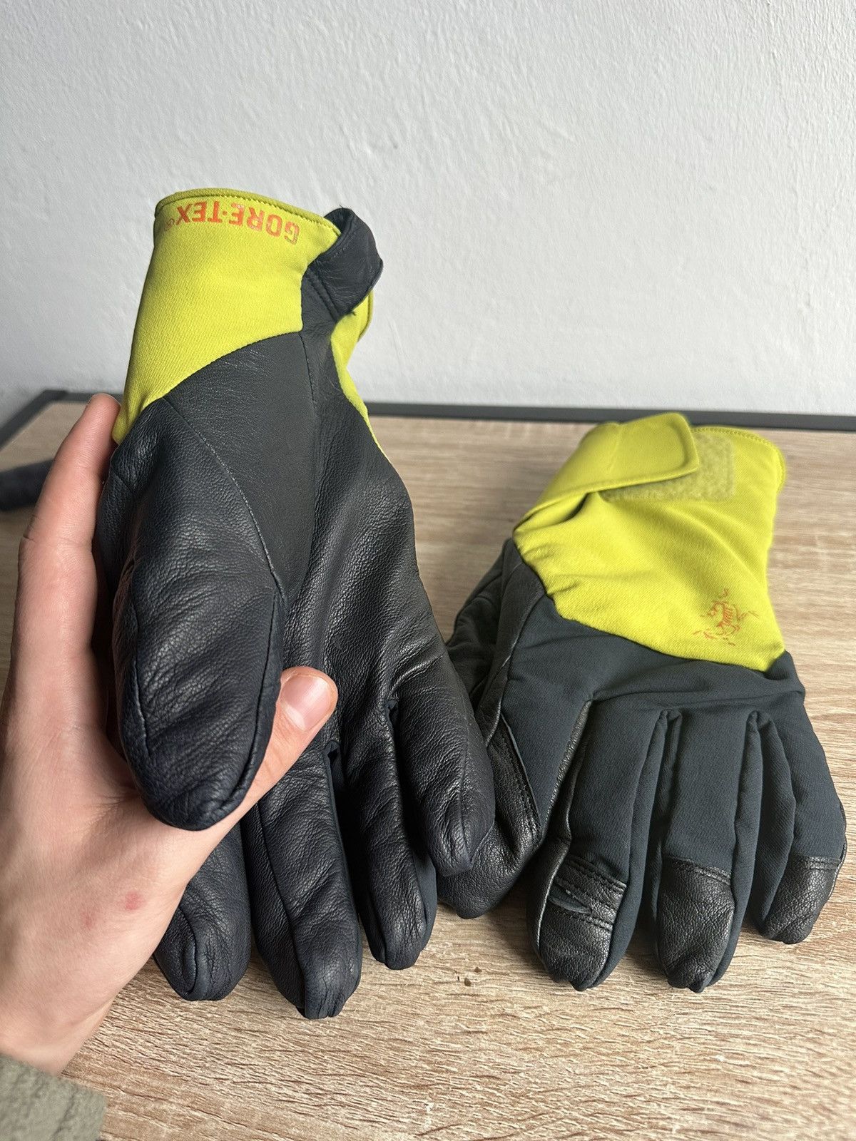 Arc'teryx Arzteryx Gloves Size 32 - 4 Thumbnail