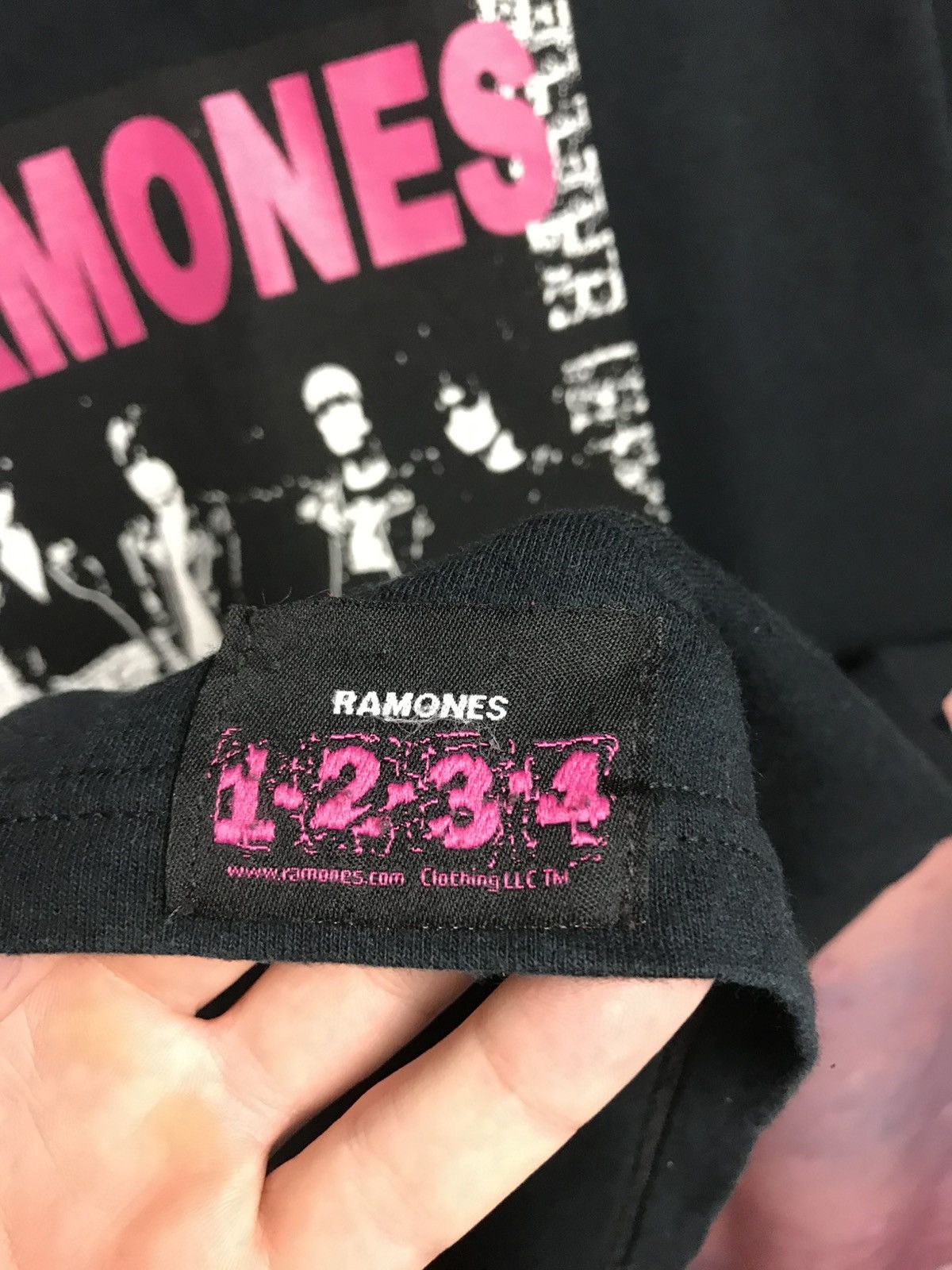 Band Tees Vintage Ramones band rock tee Size US M / EU 48-50 / 2 - 5 Thumbnail