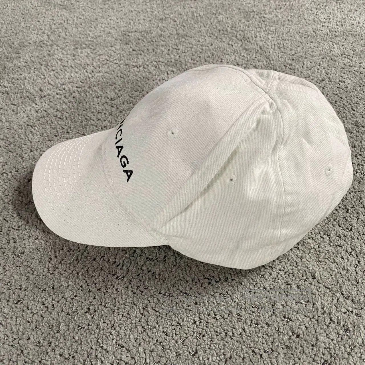 Balenciaga Balenciaga Latest White Embroidered Logo Cap. Size ONE SIZE - 5 Thumbnail
