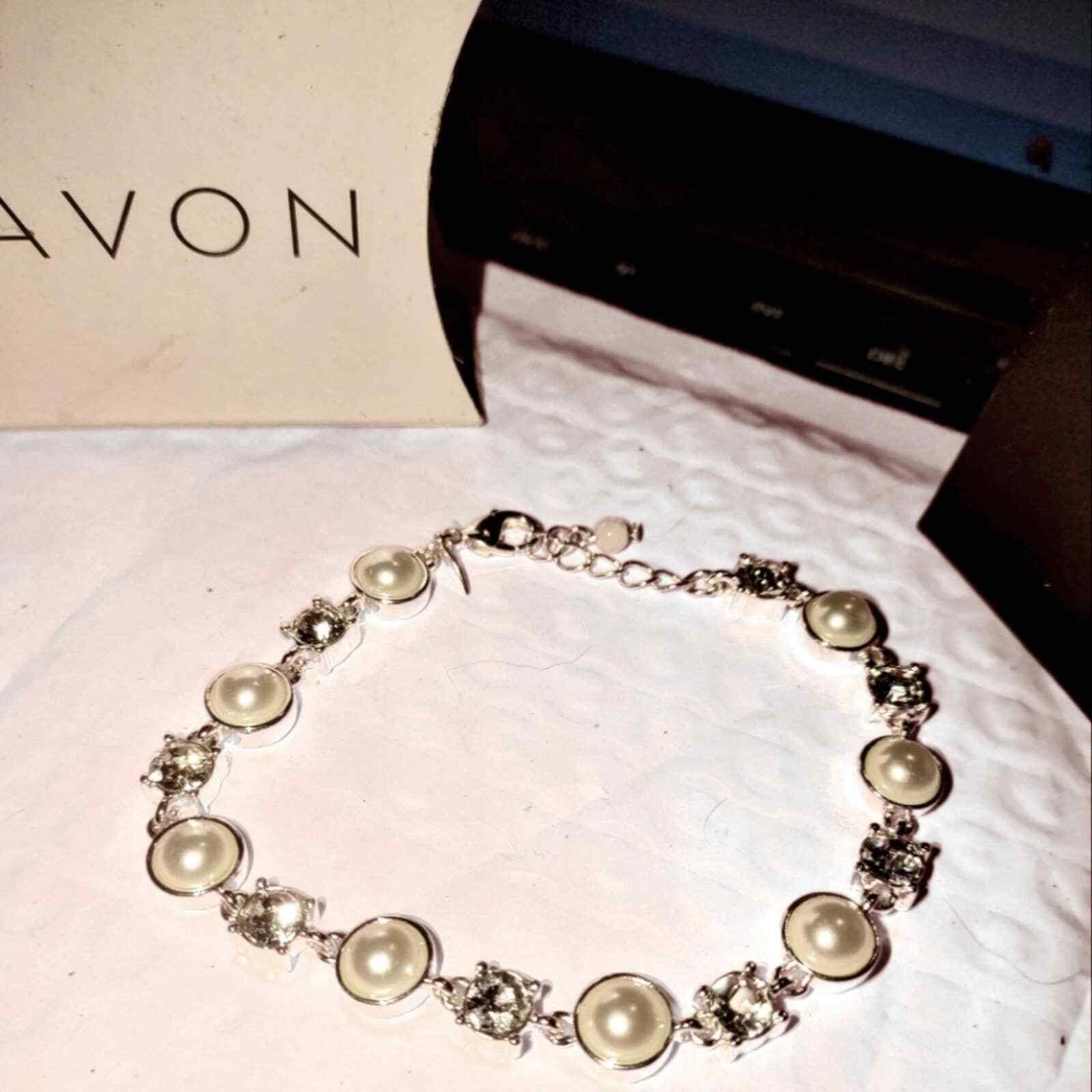 Vintage Sparkly Pearl Avon Bracelet Size ONE SIZE - 3 Thumbnail