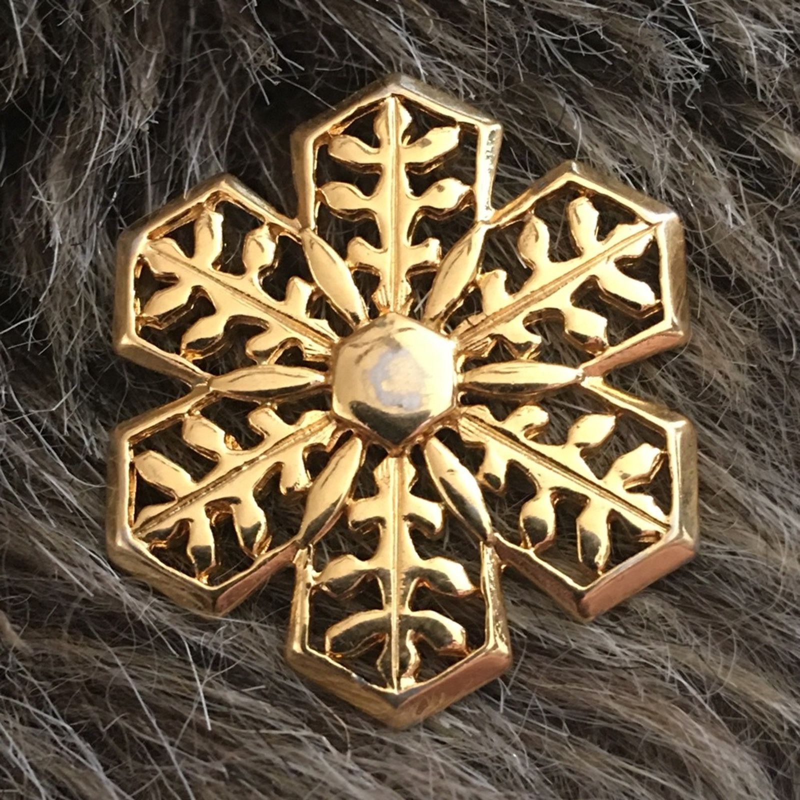 Vintage Vintage Jonette gold tone snowflake pin Size ONE SIZE - 1 Thumbnail