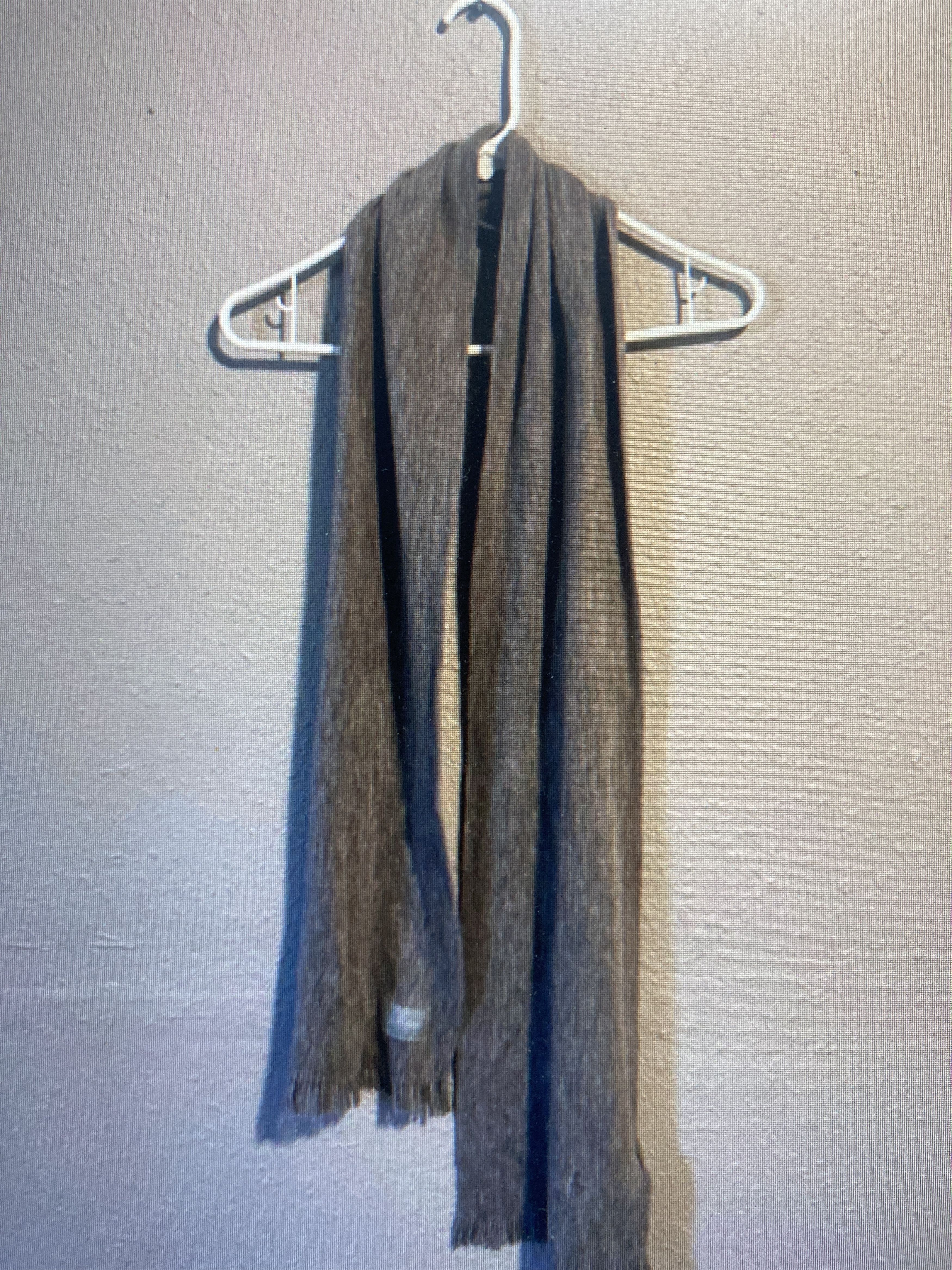 Other Unisex grey scarf used Size ONE SIZE - 1 Preview