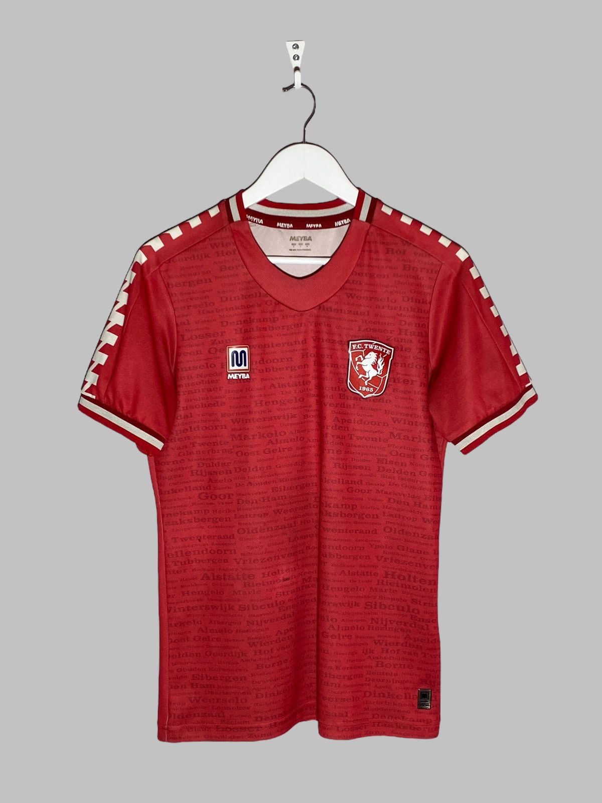 Other 🔥 FC TWENTE MEYBA HOME JERSEY 2023/24 RARE VINTAGE VIBES Size US S / EU 44-46 / 1 - 1 Thumbnail