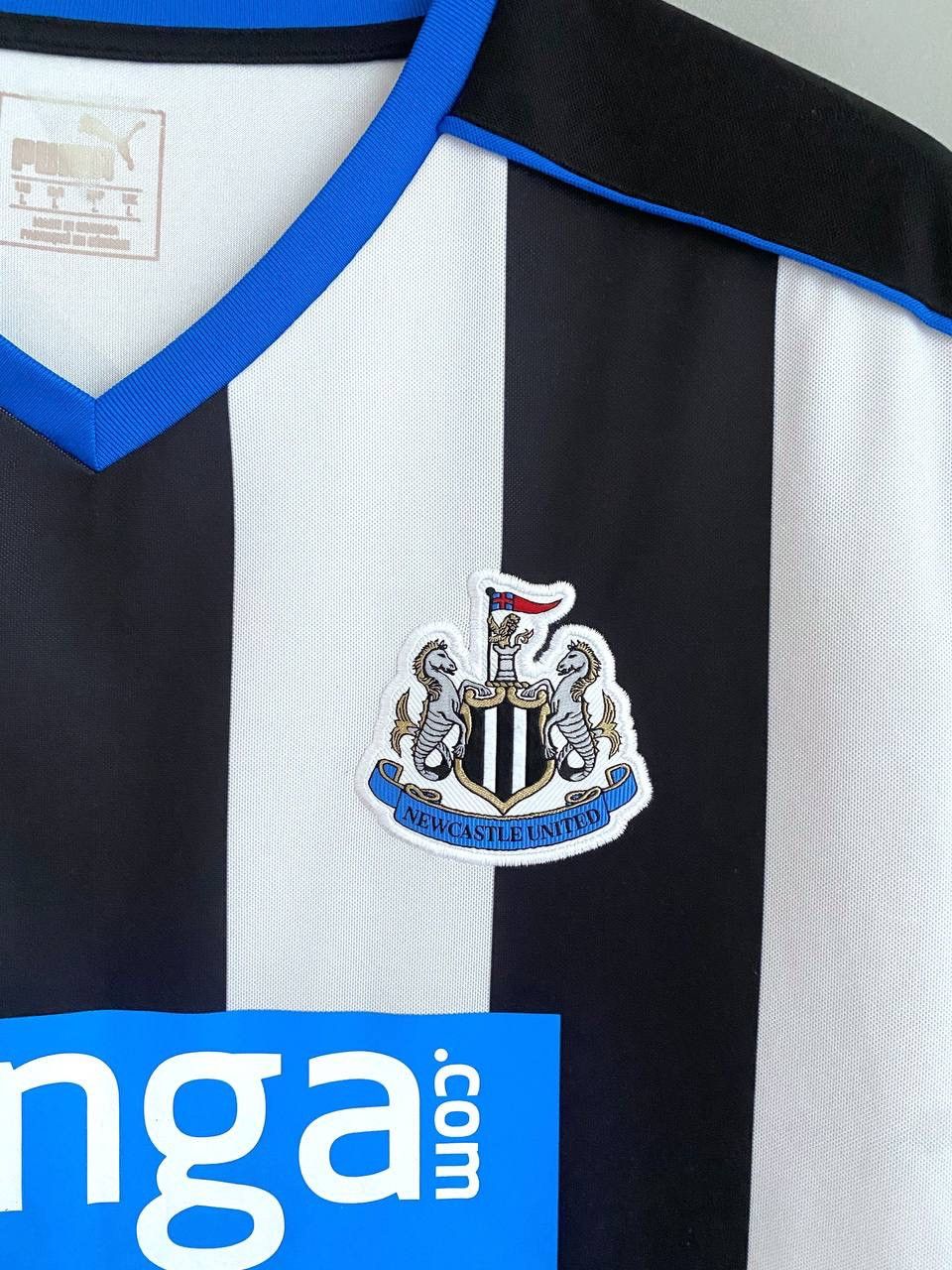 Puma FC Newcastle United 2015/16 Home Soccer Jersey, Size L Size US L / EU 52-54 / 3 - 10 Thumbnail