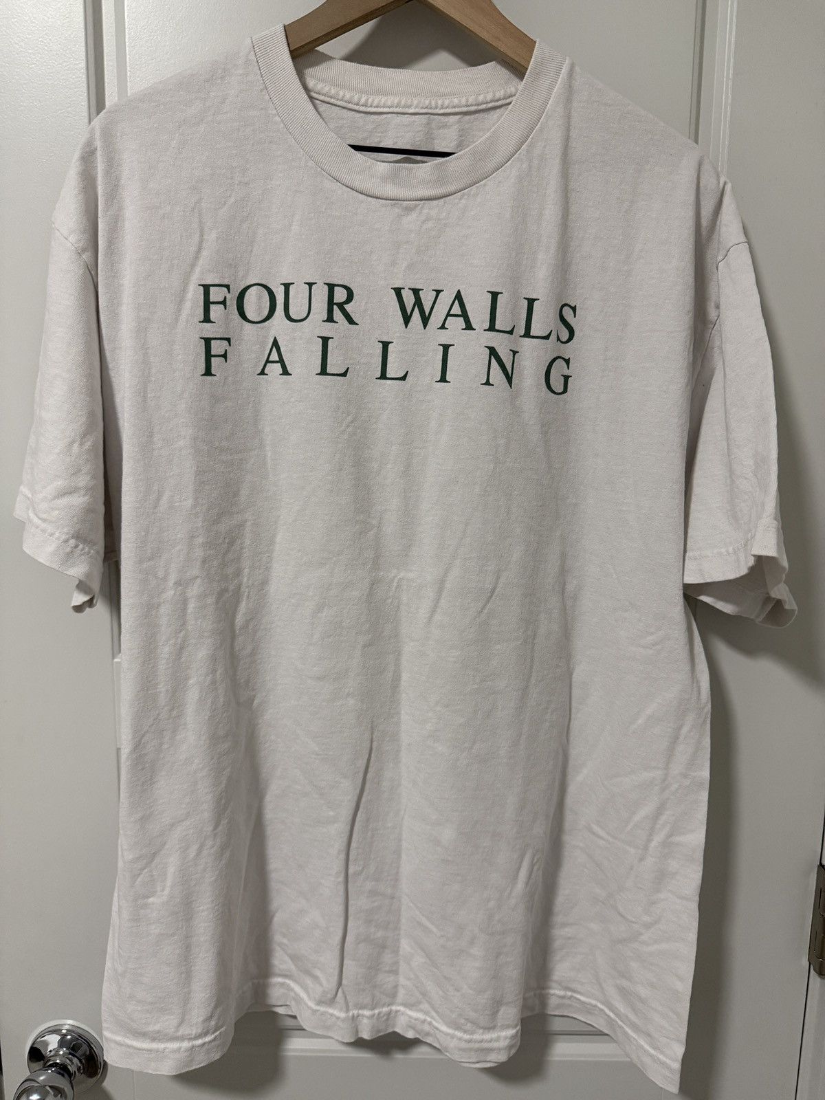 Band Tees FOUR WALLS FALLING Size US XL / EU 56 / 4 - 1 Thumbnail