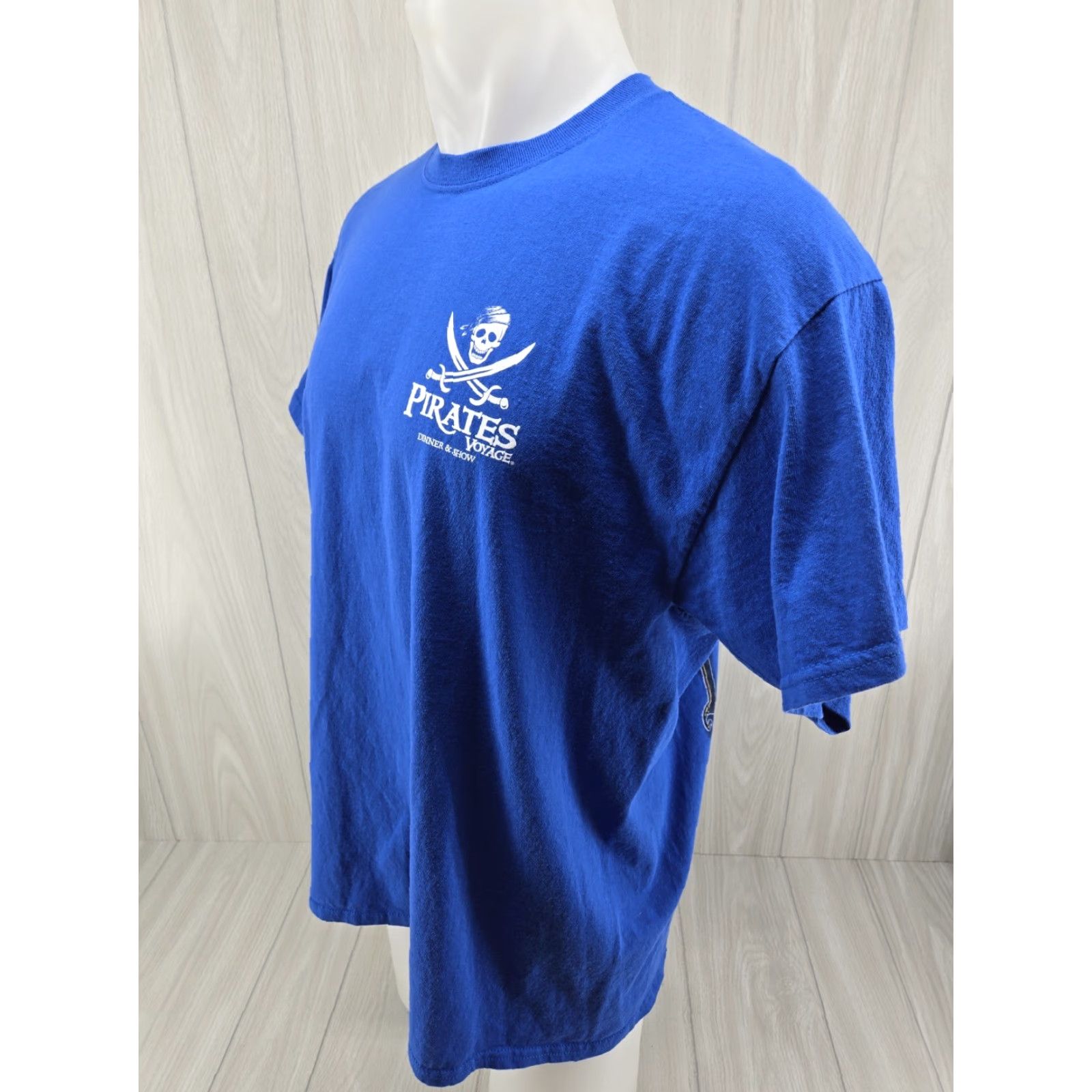 Gildan VINTAGE Pirates Voyage Dinner And Show T Shirt XL Blue Unisex Adults 2016 Gatlinburg Pigeon Forge Mens Womens Size US XL / EU 56 / 4 - 4 Thumbnail