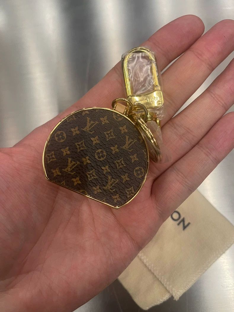 Louis Vuitton Louis Vuitton Classic mini hat box key chain 2501-Nextarrow Size ONE SIZE - 3 Thumbnail