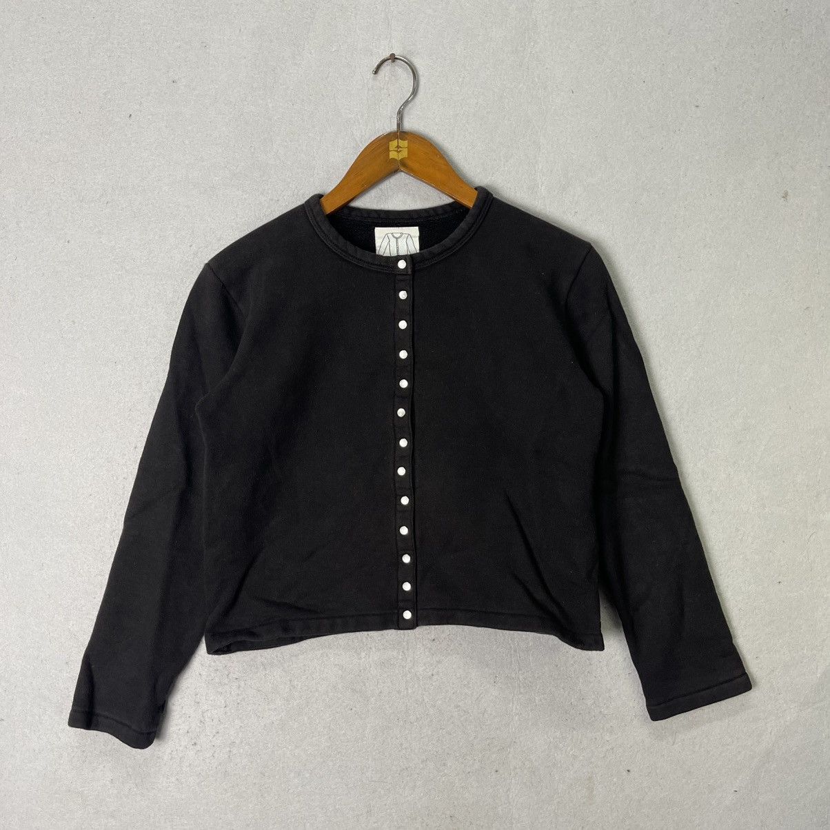 agnes b. agnès b. Snap Button Cropped Cardigan Black Minimalist Size S / US 4 / IT 40 - 1 Thumbnail