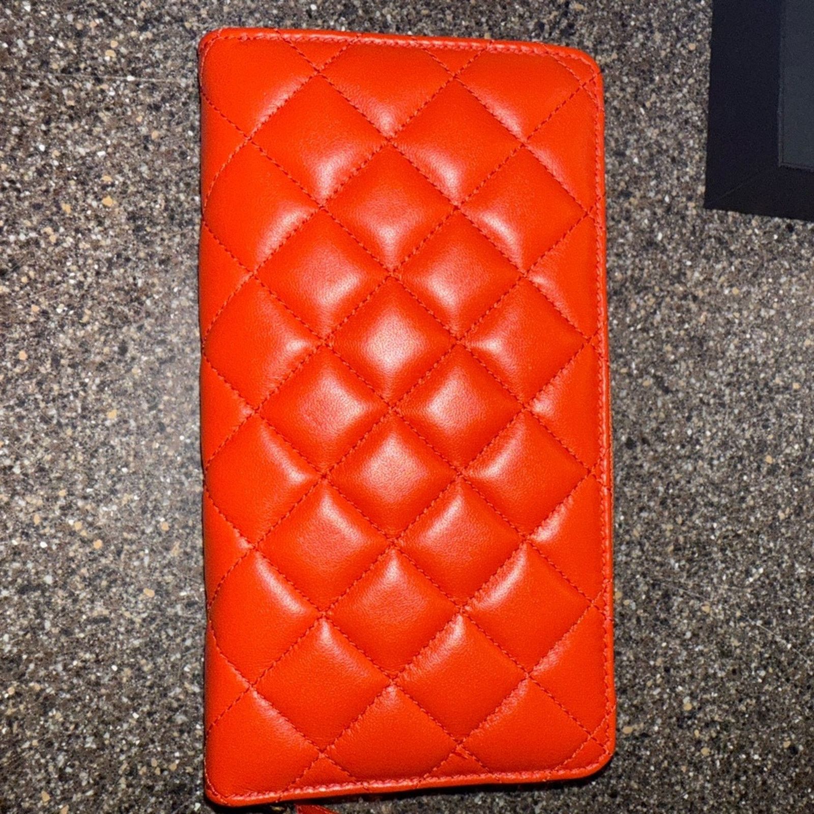 Versace Versace La Medusa Quilted Leather Long Zip Wallet- Coral Size ONE SIZE - 2 Thumbnail