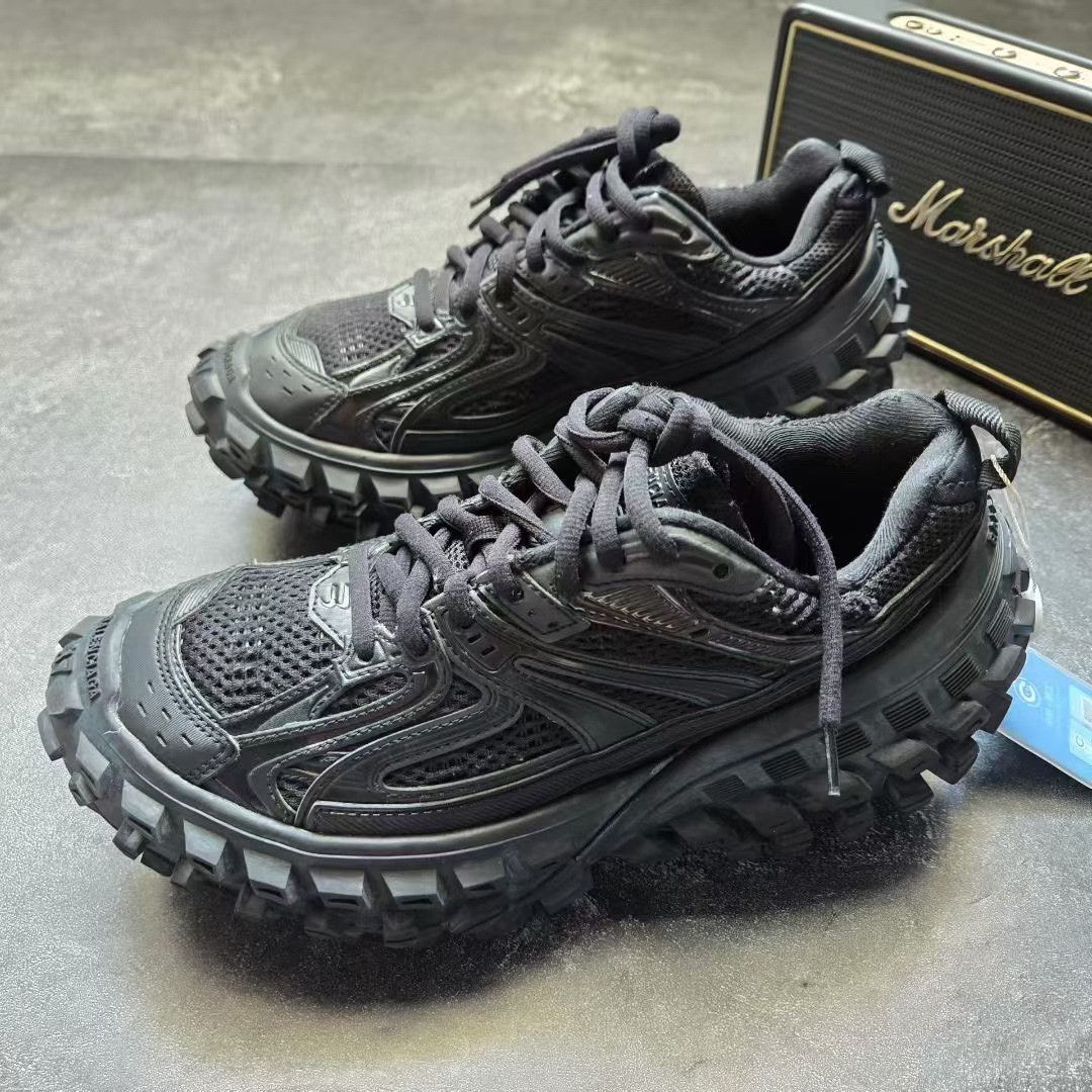 Balenciaga Balenciaga Gold Lowtop Sneakers 37 Women Size US 6.5 / IT 36.5 - 1 Thumbnail