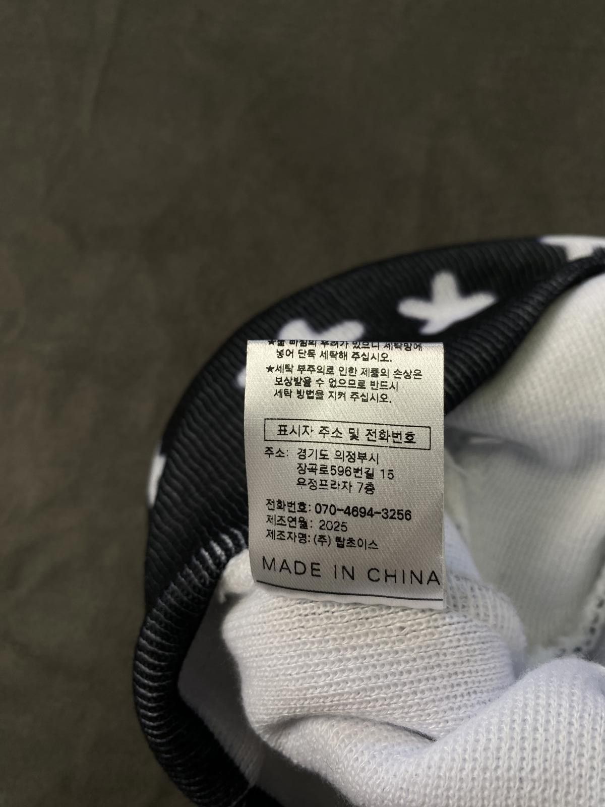 Japanese Brand Rare Y2k 3 Cats Graphic No Cuff Knit Black Beanie Hats OS Size ONE SIZE - 8 Thumbnail