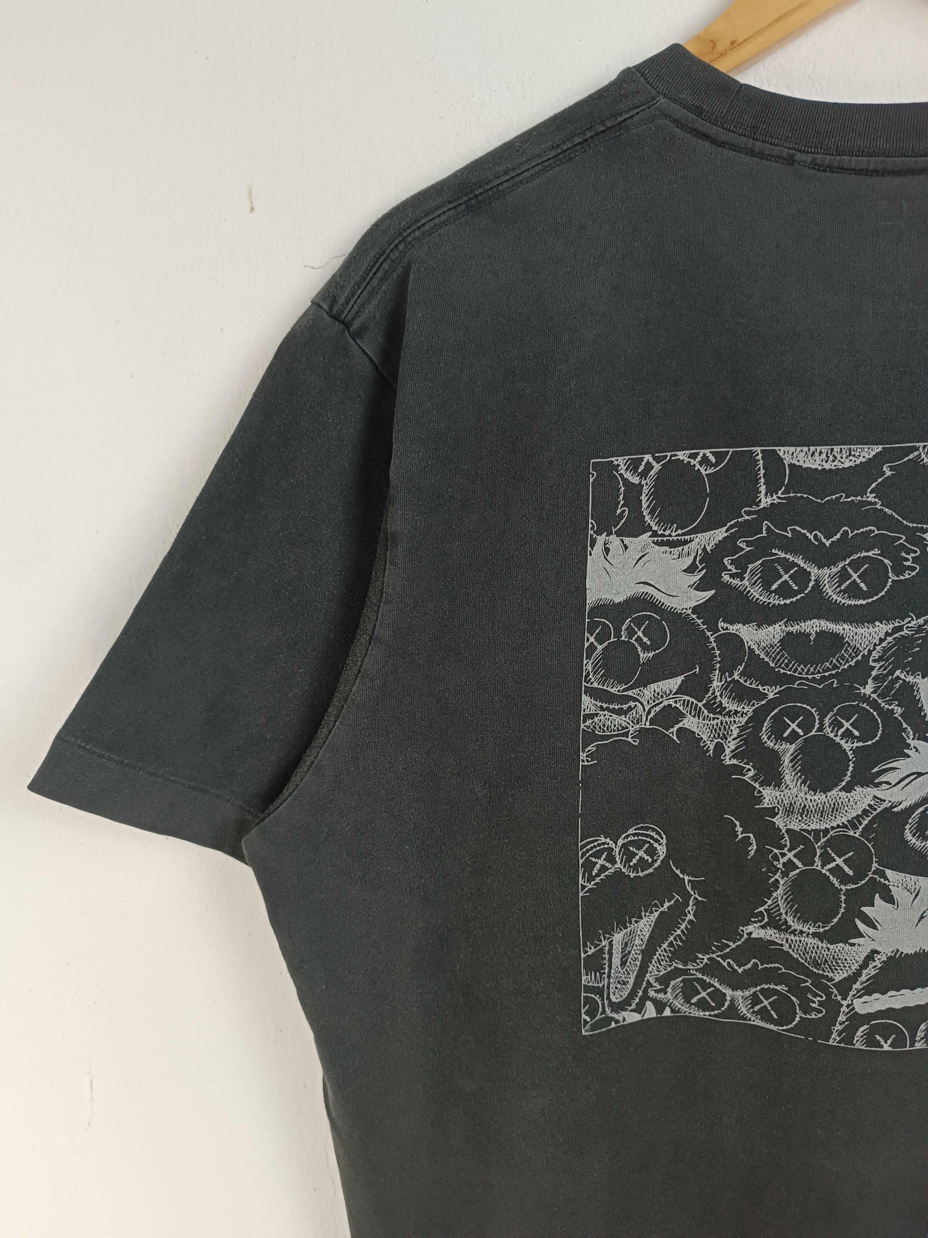Kaws VINTAGE FADED KAWS X SESAME STREET POCKET TEE VERY RARE Size US L / EU 52-54 / 3 - 12 Thumbnail
