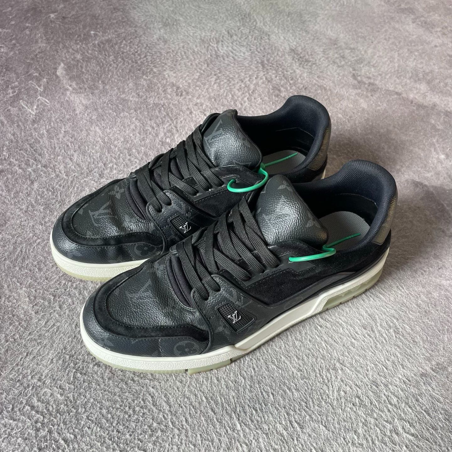 Louis Vuitton Louis Vuitton Training Black Lowtop Sneakers 42 Men Size US 9 / EU 42 - 1 Thumbnail