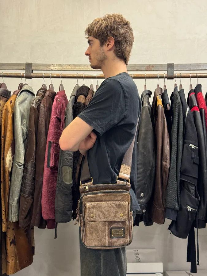 Dolce & Gabbana 2000s Dolce & Gabbana Brown Faded Leather Shoulder Bag Size ONE SIZE - 2 Thumbnail
