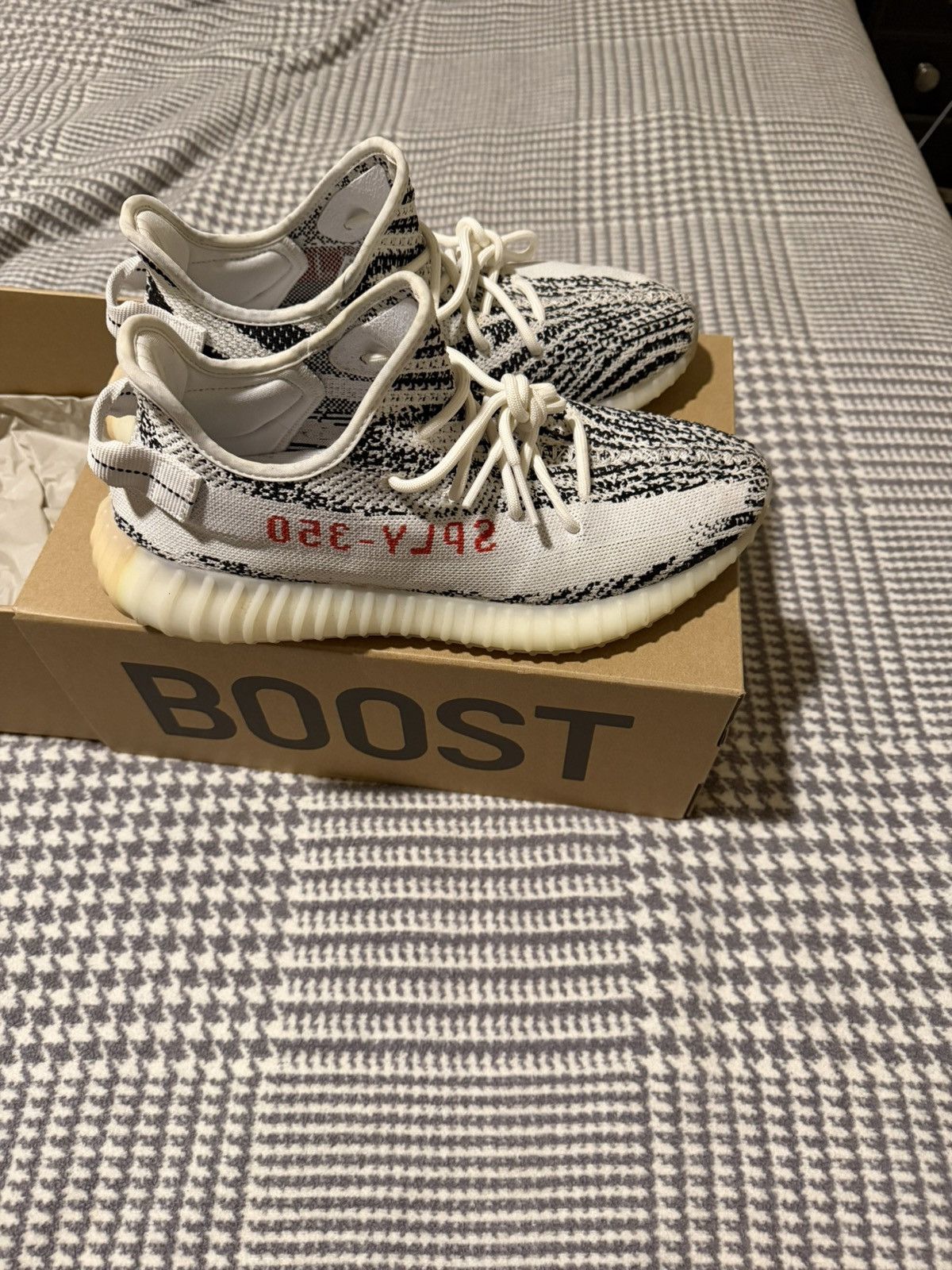 Yeezy 350v2 Zebra size 10.5