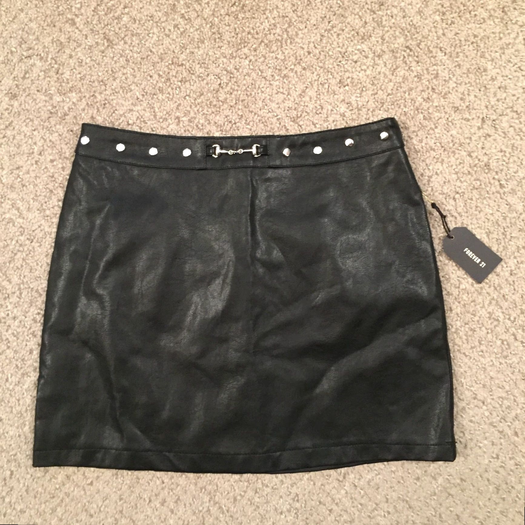 Forever 21 Forever 21 Skirt Short Lined Black Faux Leather A-Line 29 Women Size 29" - 2 Thumbnail