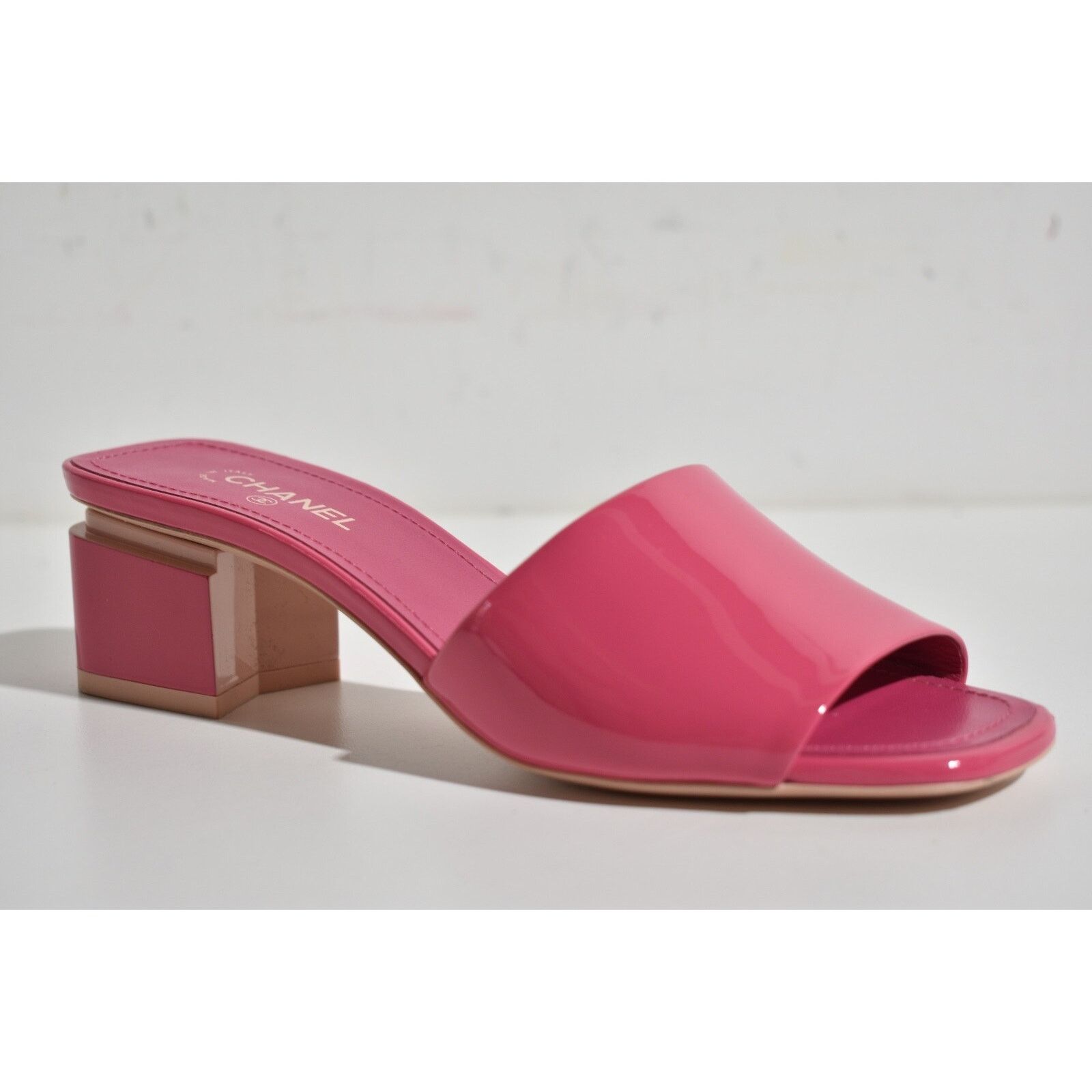 Chanel Chanel 22C Dark Light Pink Patent Calf CC Logo Mule Slide Size US 5 / IT 35 - 3 Thumbnail