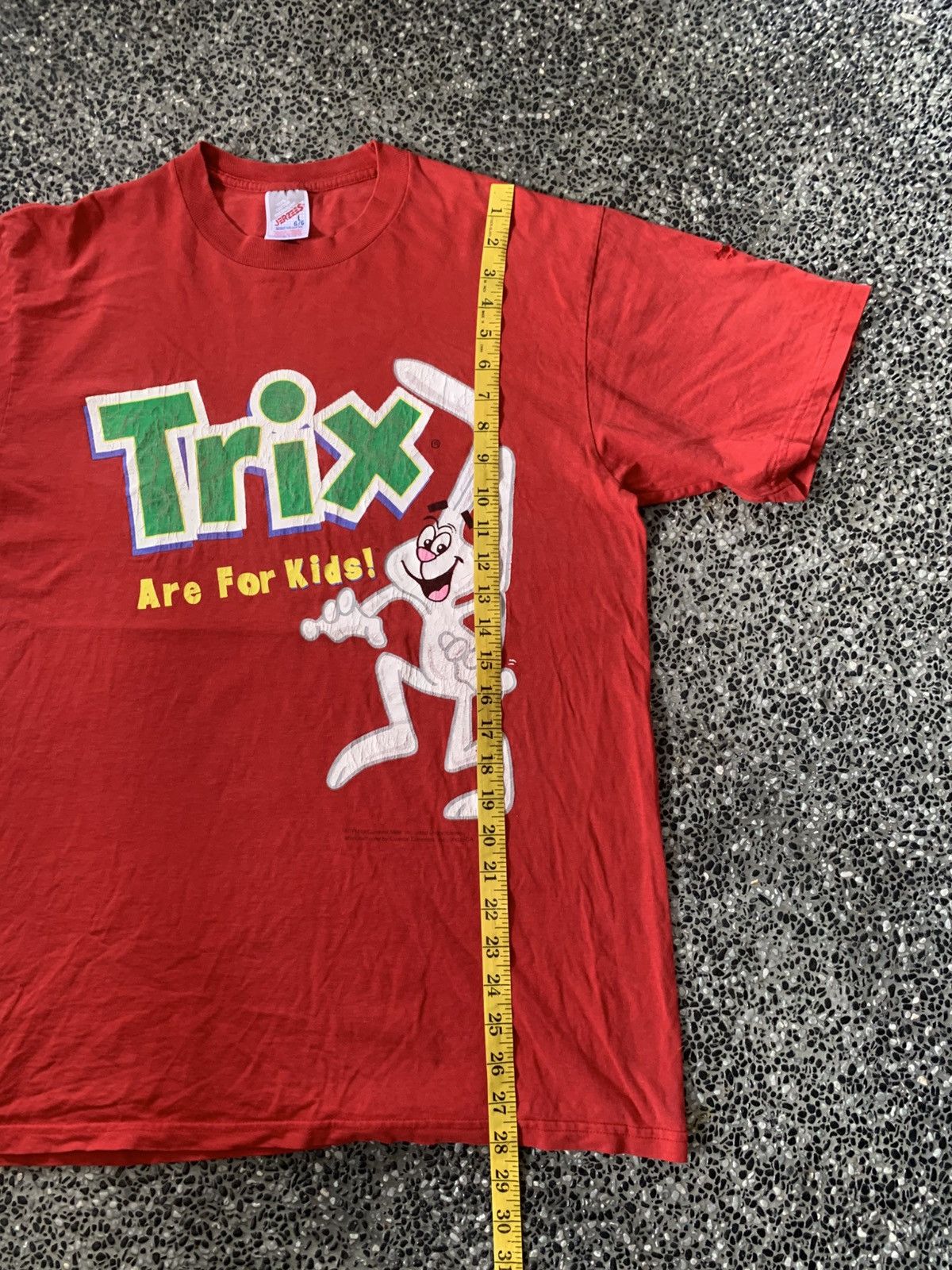 Vintage Vintage 90s Trix Rabbit Cereal Promo T Shirt Size US L / EU 52-54 / 3 - 10 Thumbnail