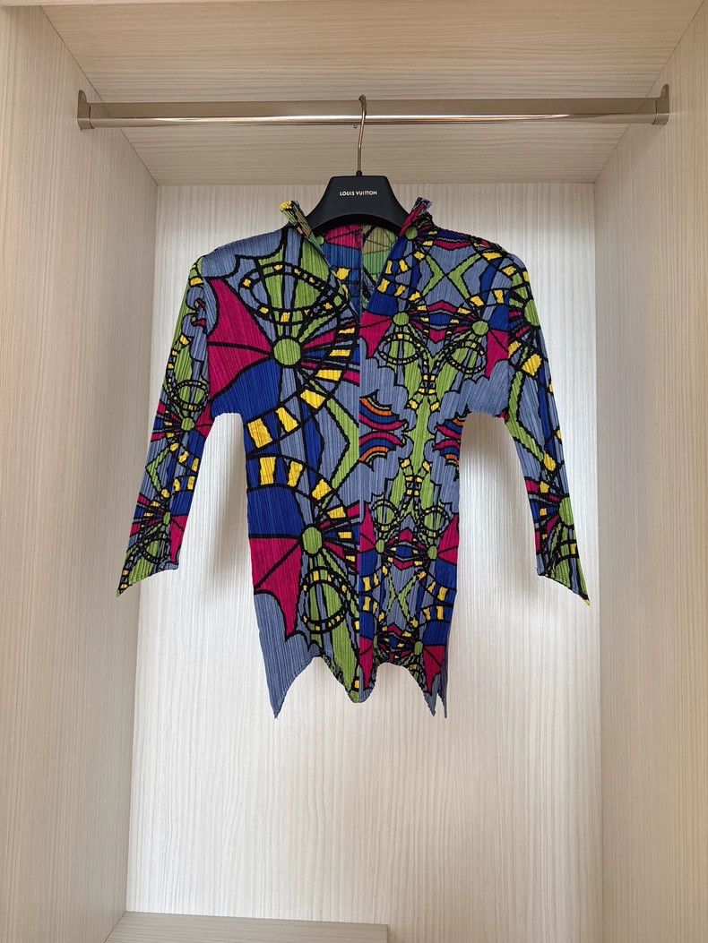 Issey Miyake Issey Miyake size:3 Floral roller coaster print top Size XS / US 0-2 / IT 36-38 - 1 Thumbnail
