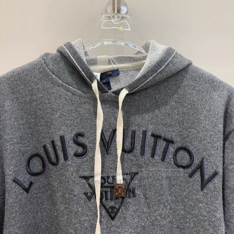 Louis Vuitton Louis Vuitton Cashmere logo embroidered hooded knit sweats Size US S / EU 44-46 / 1 - 3 Thumbnail