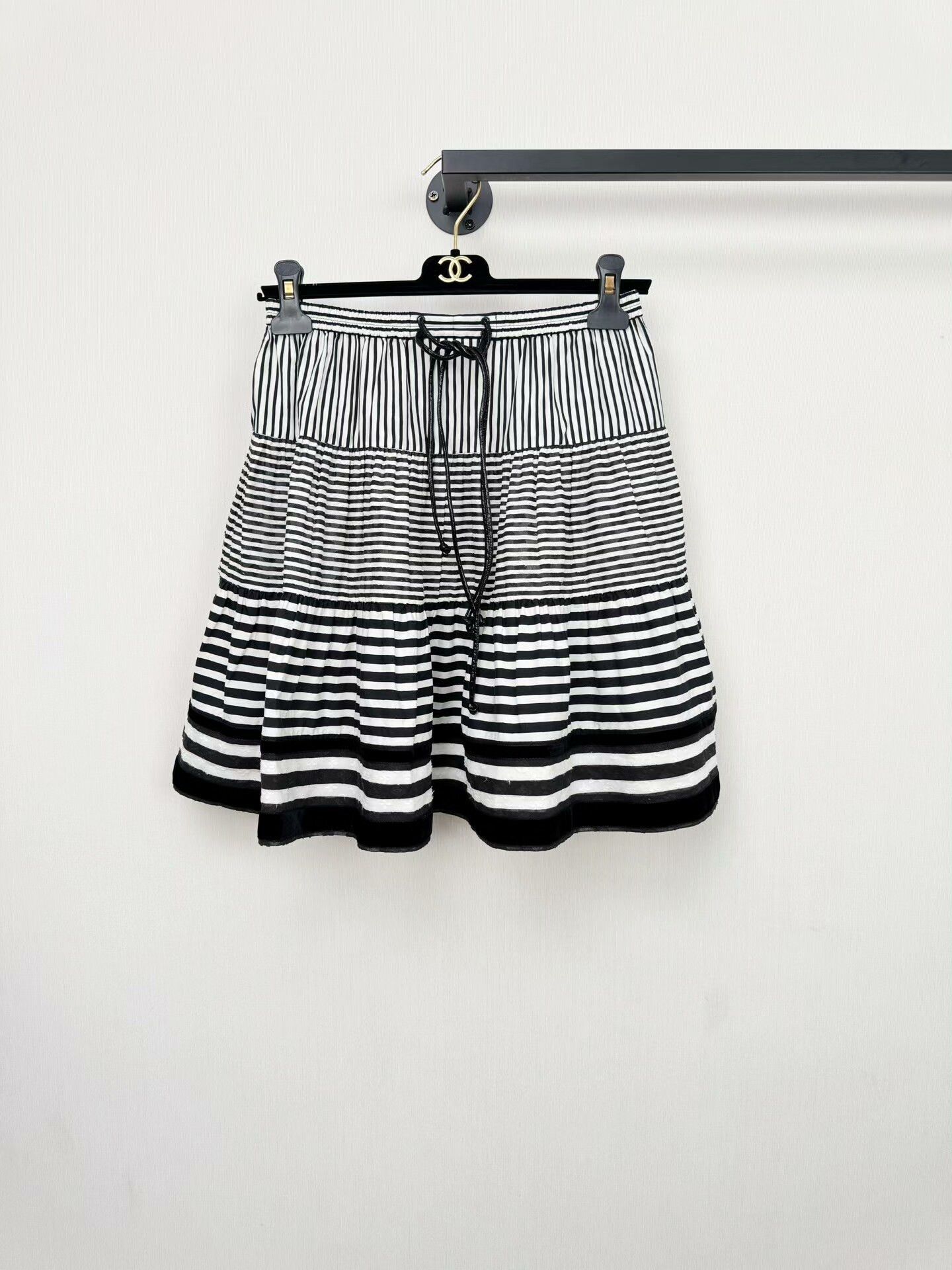 Louis Vuitton Louis Vuitton Striped Skirt Size US 36 / EU 52 - 1 Thumbnail