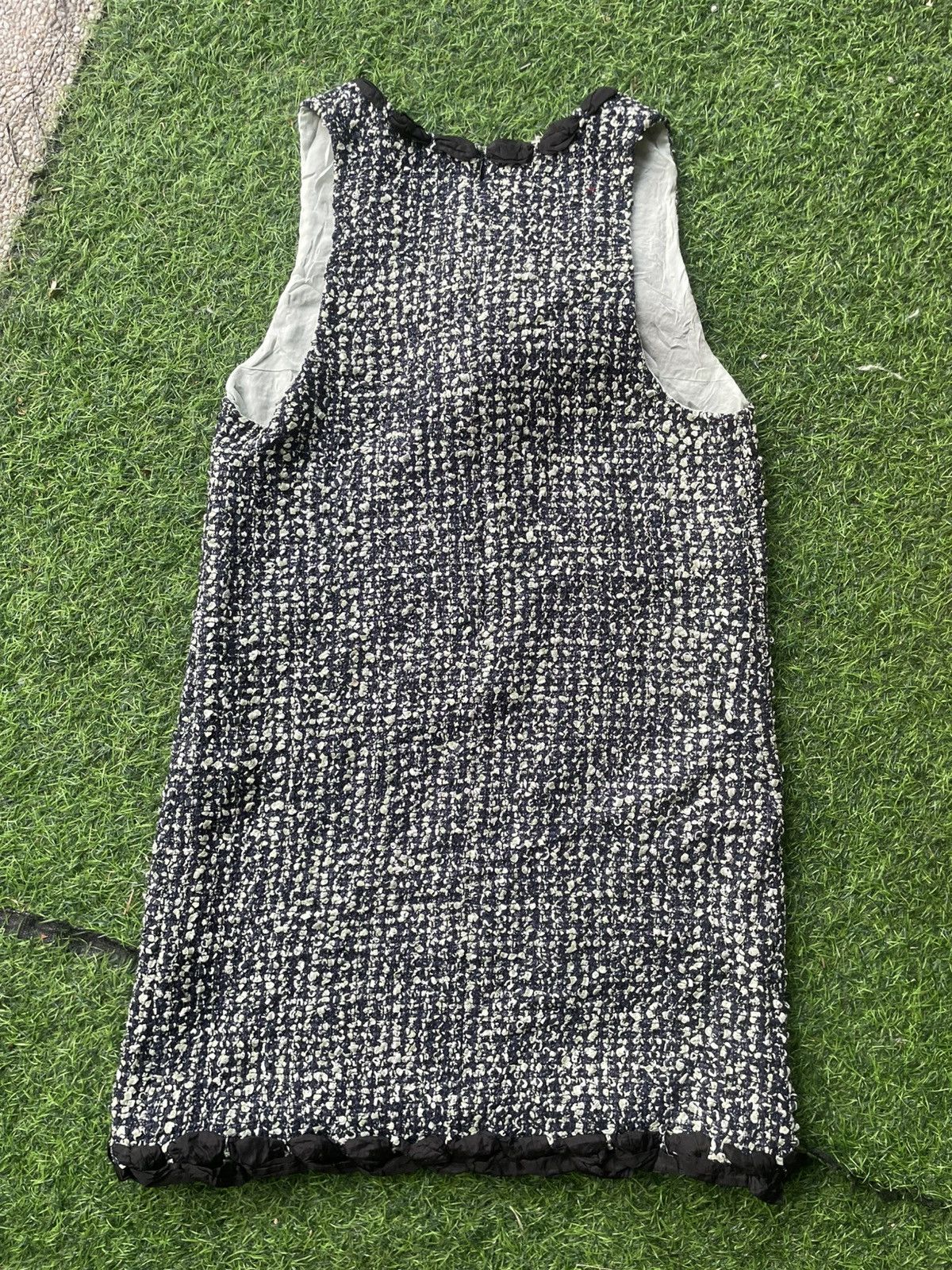 Chanel Authentic CHANEL 2019 tweed V-neck mini dress Size XS / US 0-2 / IT 36-38 - 2 Thumbnail