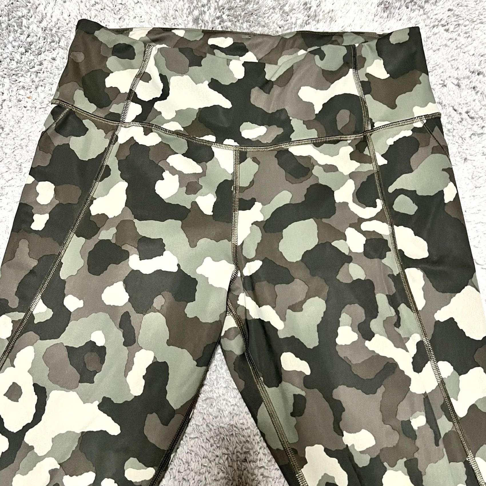 Athleta Athleta Leggings Womens Large Lightning 7/8 Tight Green Pocket Pants Size 36" / US 14 / IT 50 - 2 Thumbnail