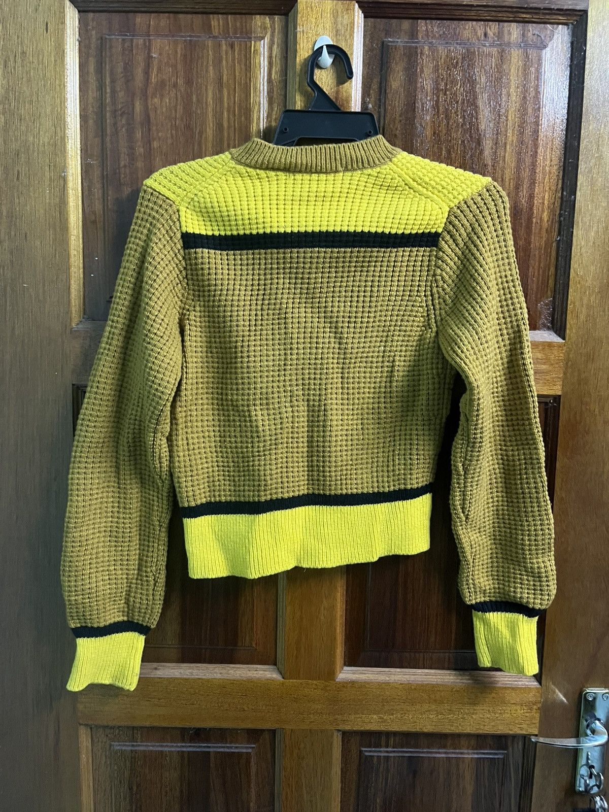 Marni × Uniqlo Uniqlo x Marni Popcorn Knit V-Neck Sweater Size M / US 6-8 / IT 42-44 - 2 Thumbnail