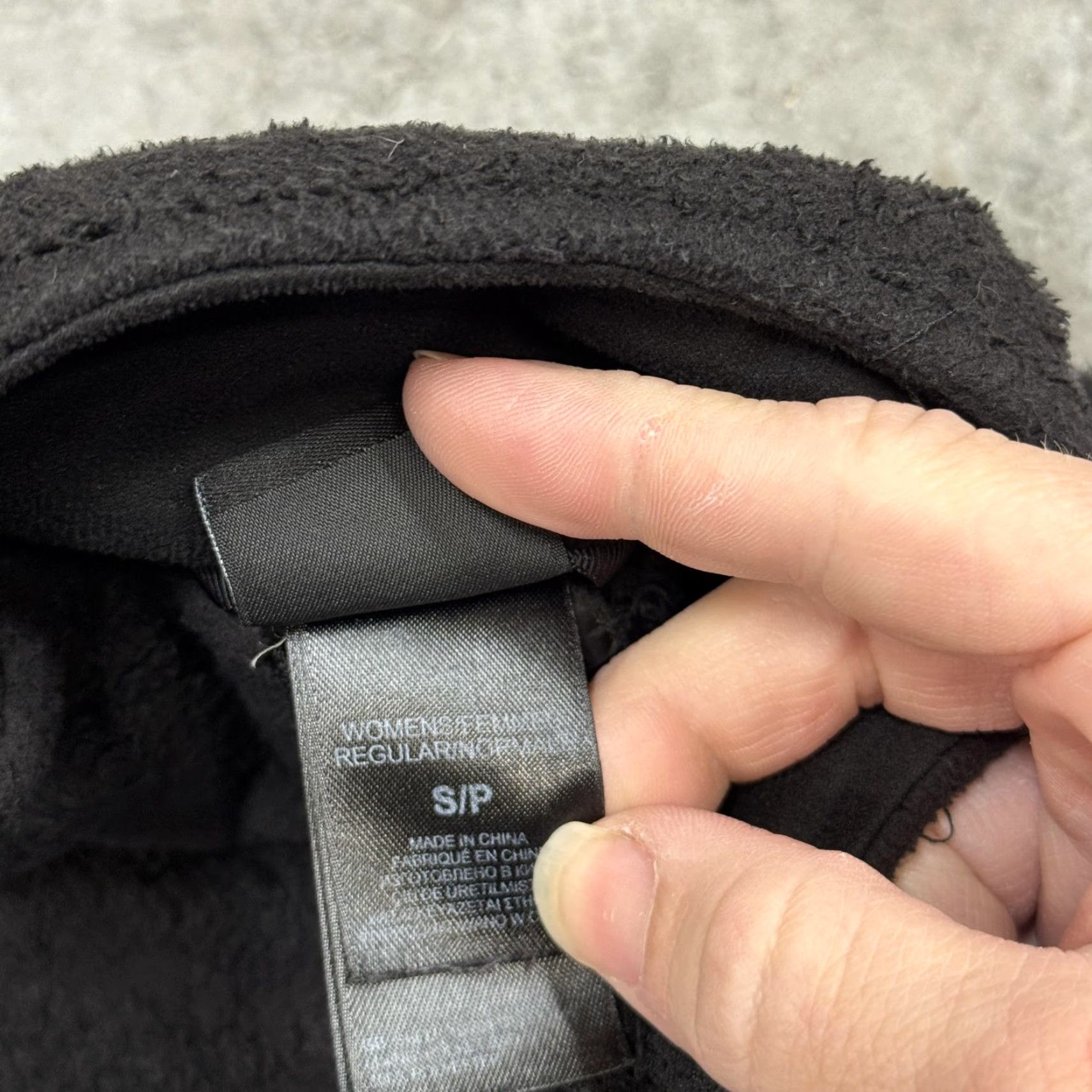 The North Face VINTAGE The North Face Jacket Womens Small Black Fuzzy Full Zip Fleece Soft Warm Cozy Size S / US 4 / IT 40 - 4 Thumbnail