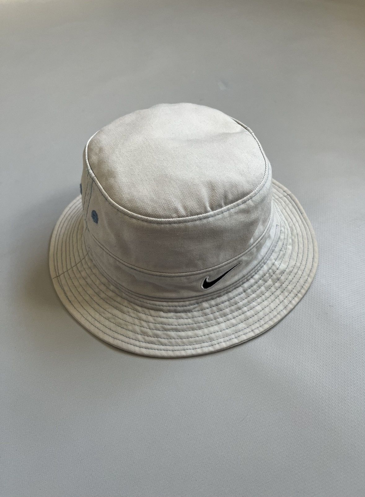 Nike Vintage 90s Nike Logo White Bucket Hat Size ONE SIZE - 1 Thumbnail