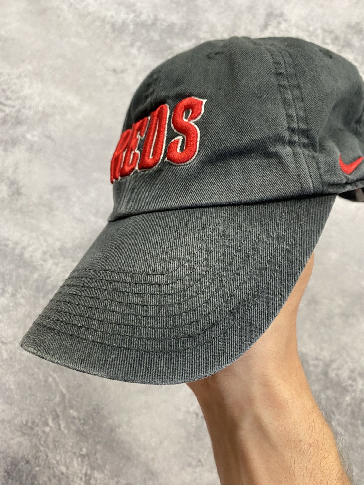 Nike Vintage Nike Team Reds Cap Rare Black Y2K 90s Swoosh Hat MLB Size ONE SIZE - 7 Thumbnail