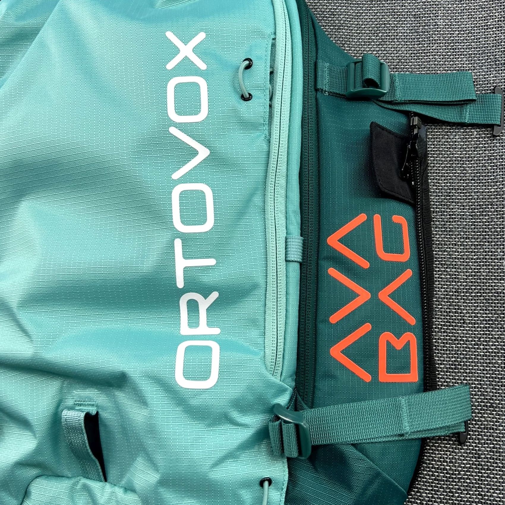 ORTOVOX ORTOVOX Avabag Litric Freeride 26S Short Zip On Avalanche Pack Ski Snowboard Backpack Water Resistant Green Unisex Adults Medium Zip-Around מש Size US 31 - 5 Thumbnail